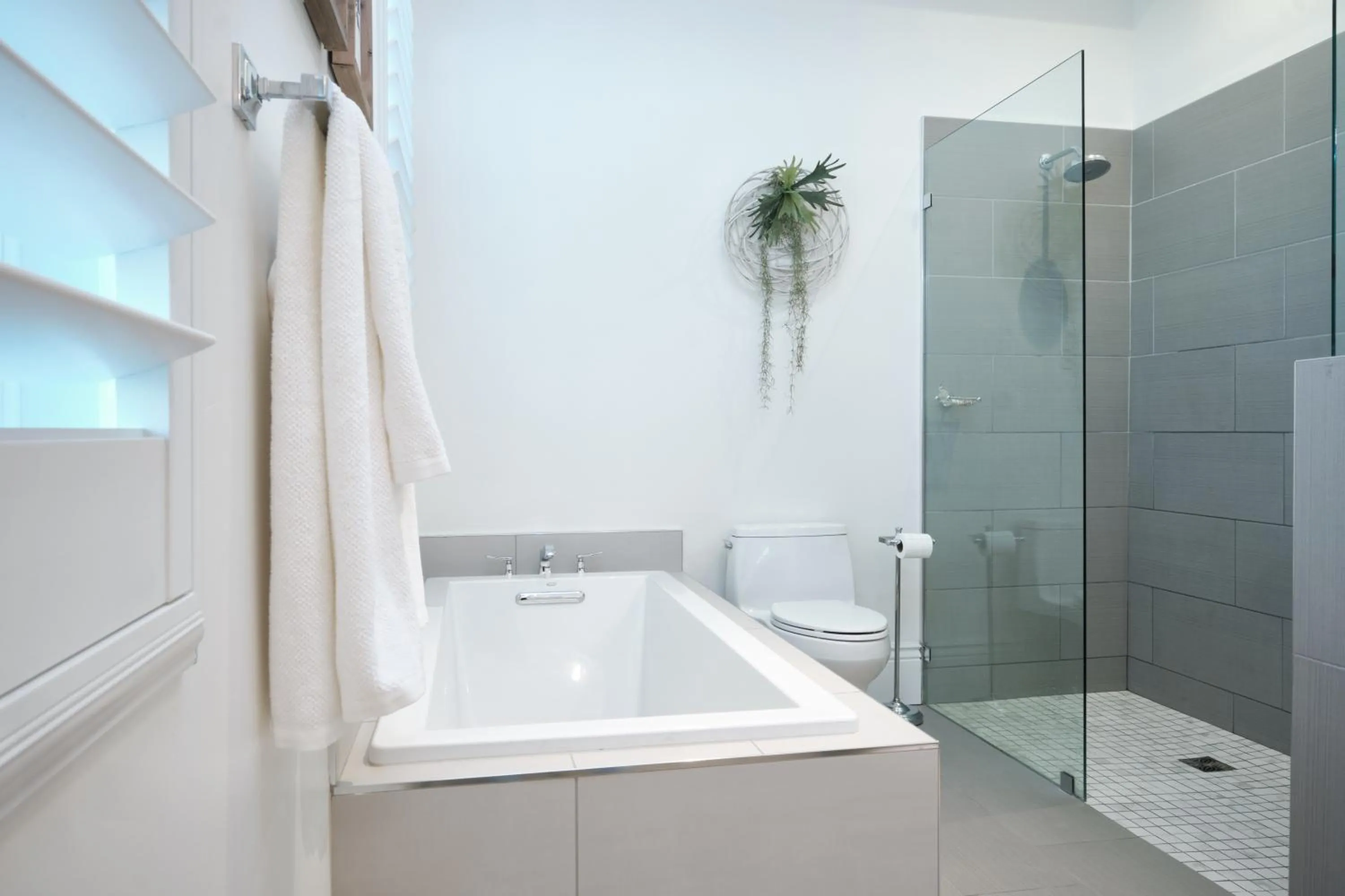 Shower in The Setting Inn Napa Valley