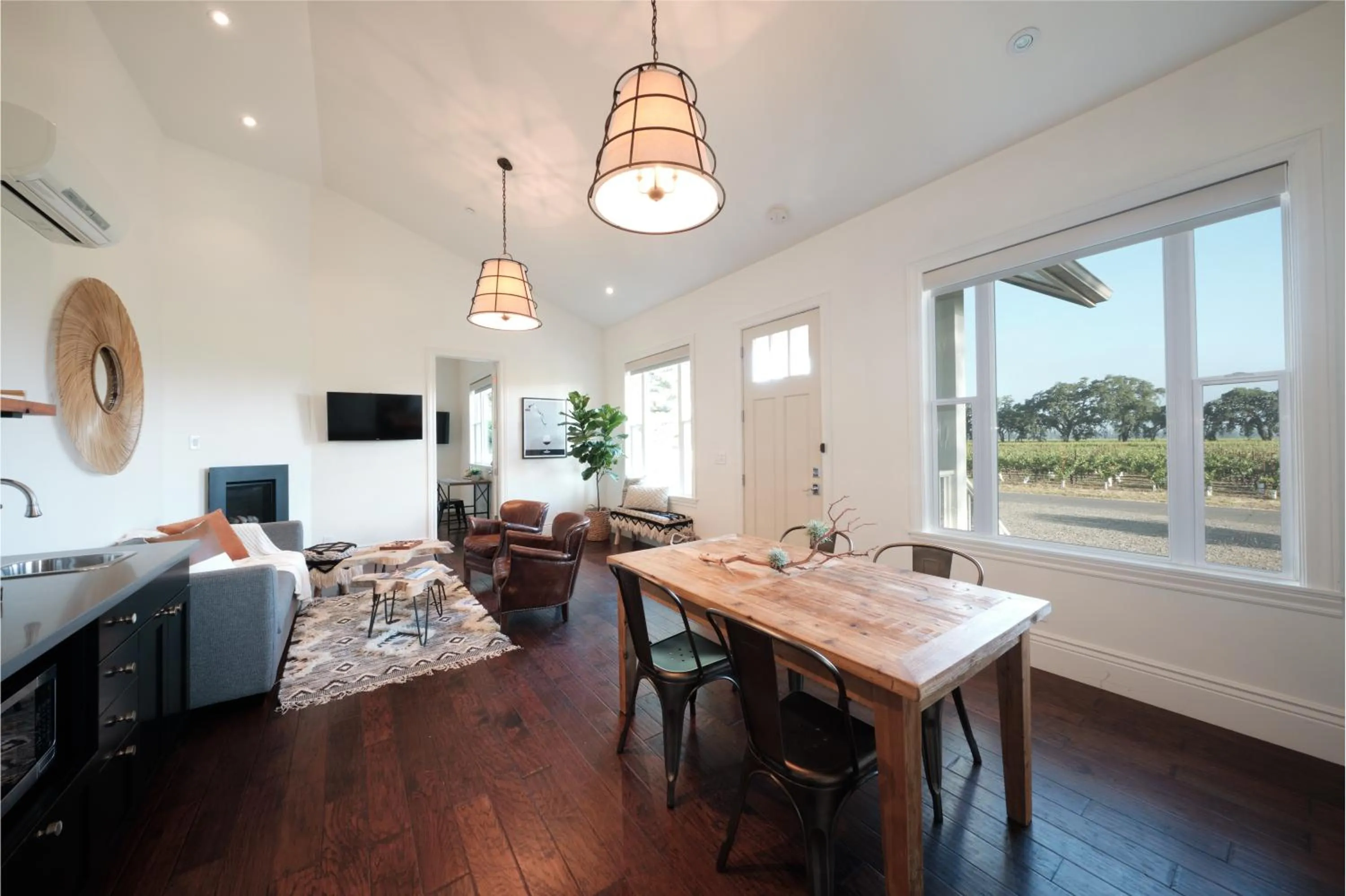 Living room in The Setting Inn Napa Valley