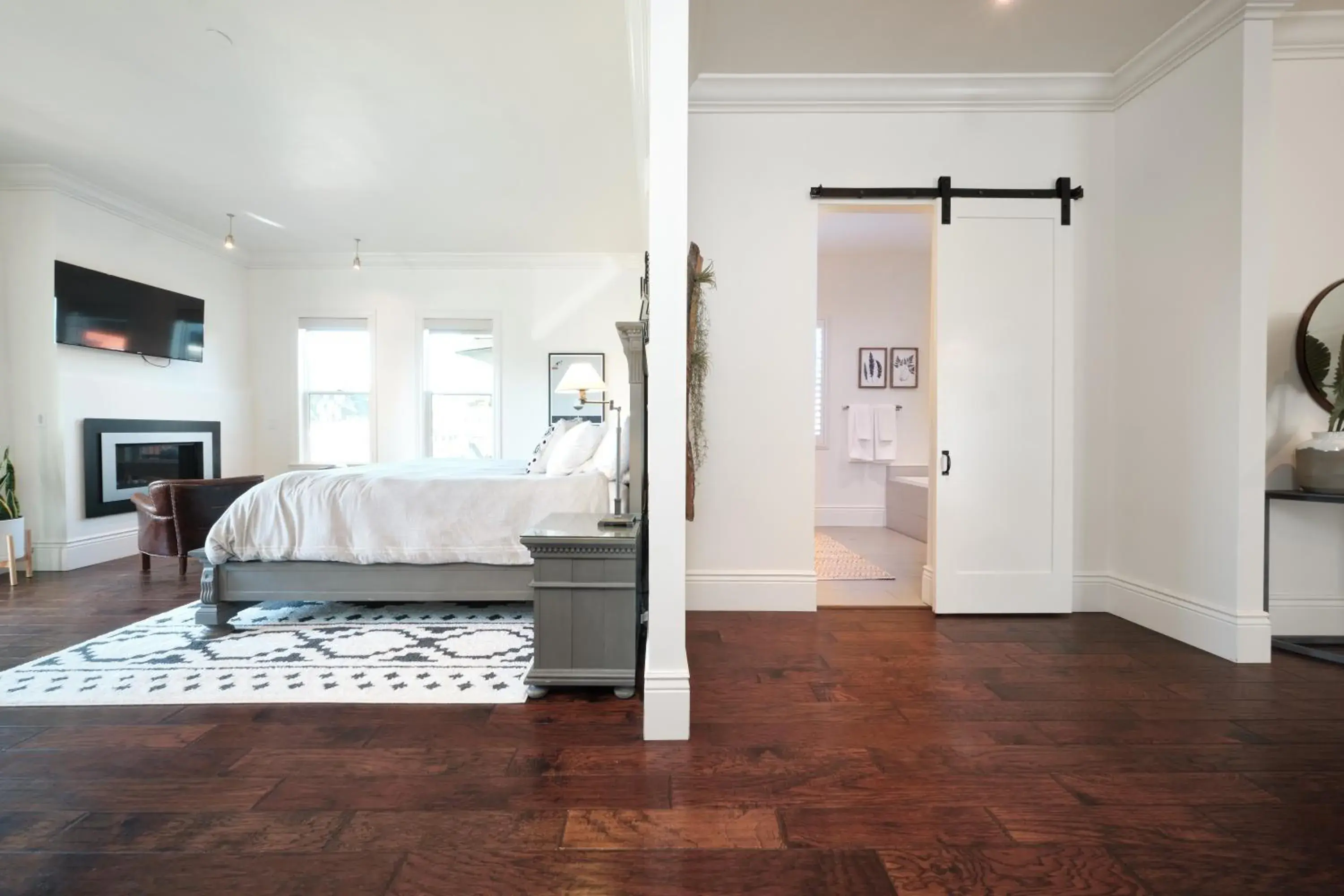 Photo of the whole room, Bed in The Setting Inn Napa Valley Photo of the whole room, Bed in The Setting Inn Napa Valley