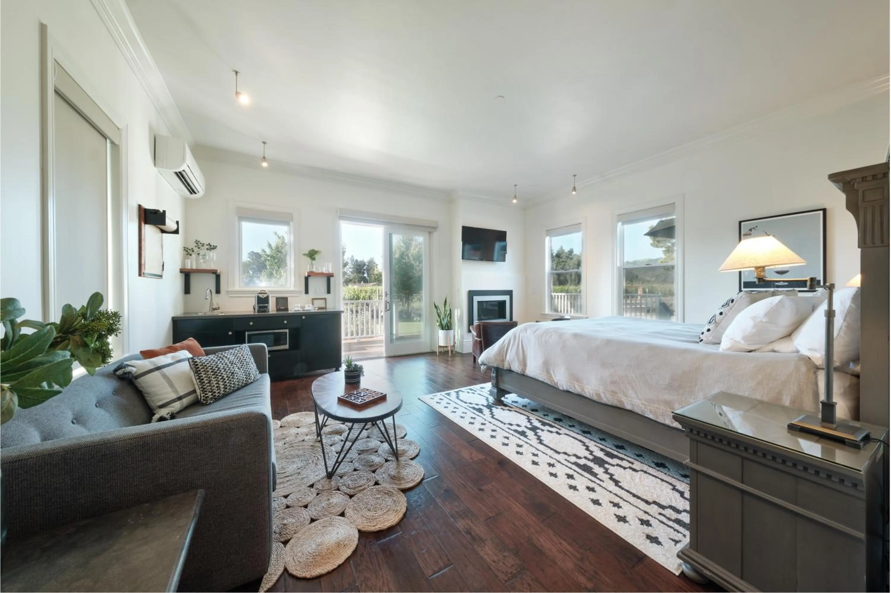 Photo of the whole room, Bed in The Setting Inn Napa Valley