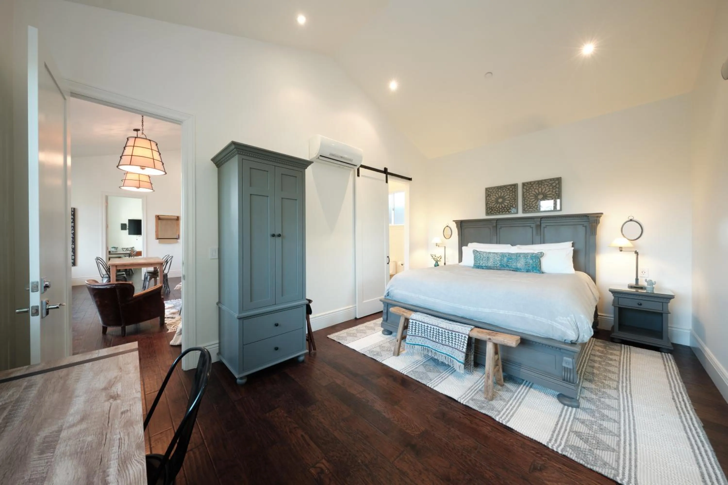 Bedroom, Bed in The Setting Inn Napa Valley