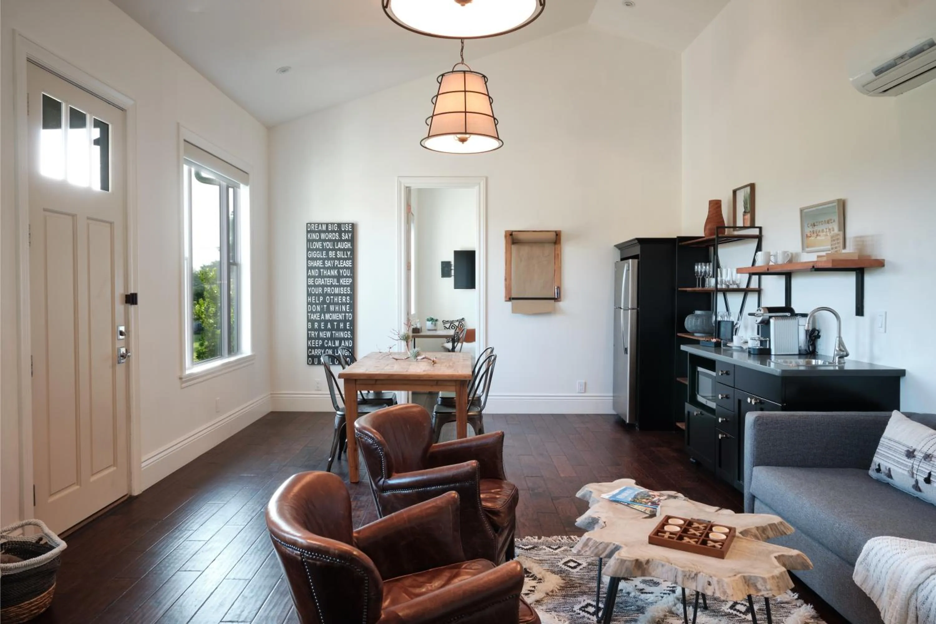 Living room in The Setting Inn Napa Valley