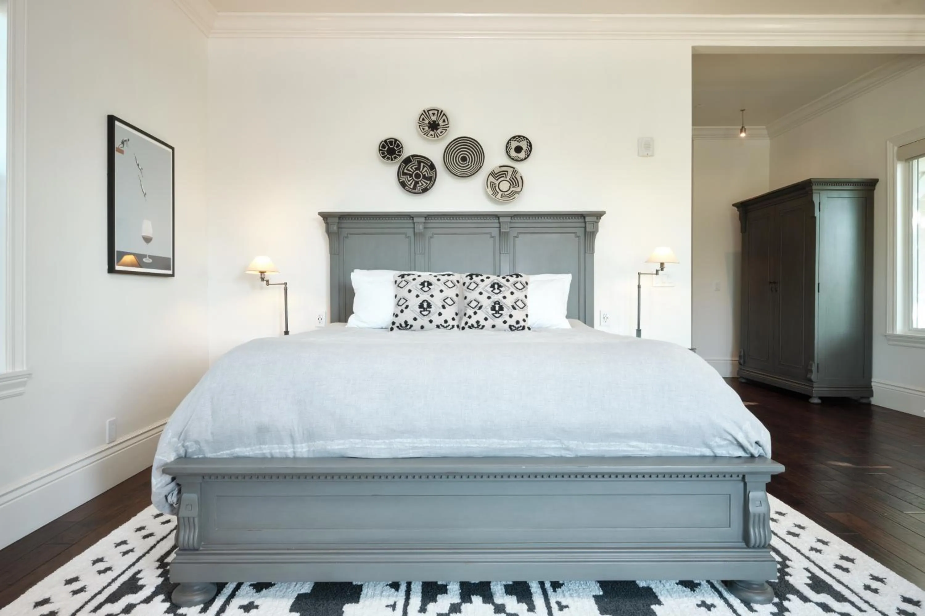 Bed in The Setting Inn Napa Valley