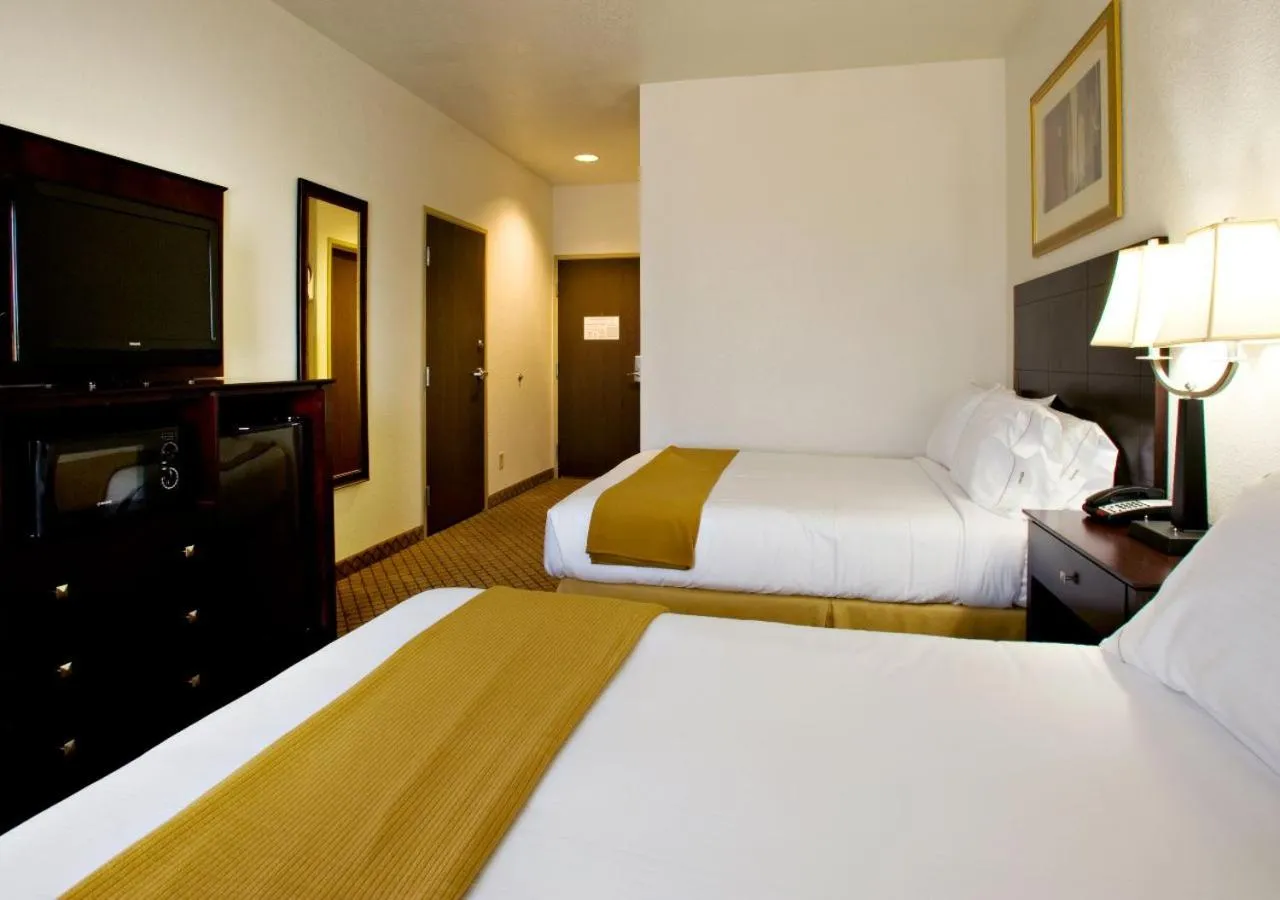 Bed in Holiday Inn Express & Suites Childress by IHG