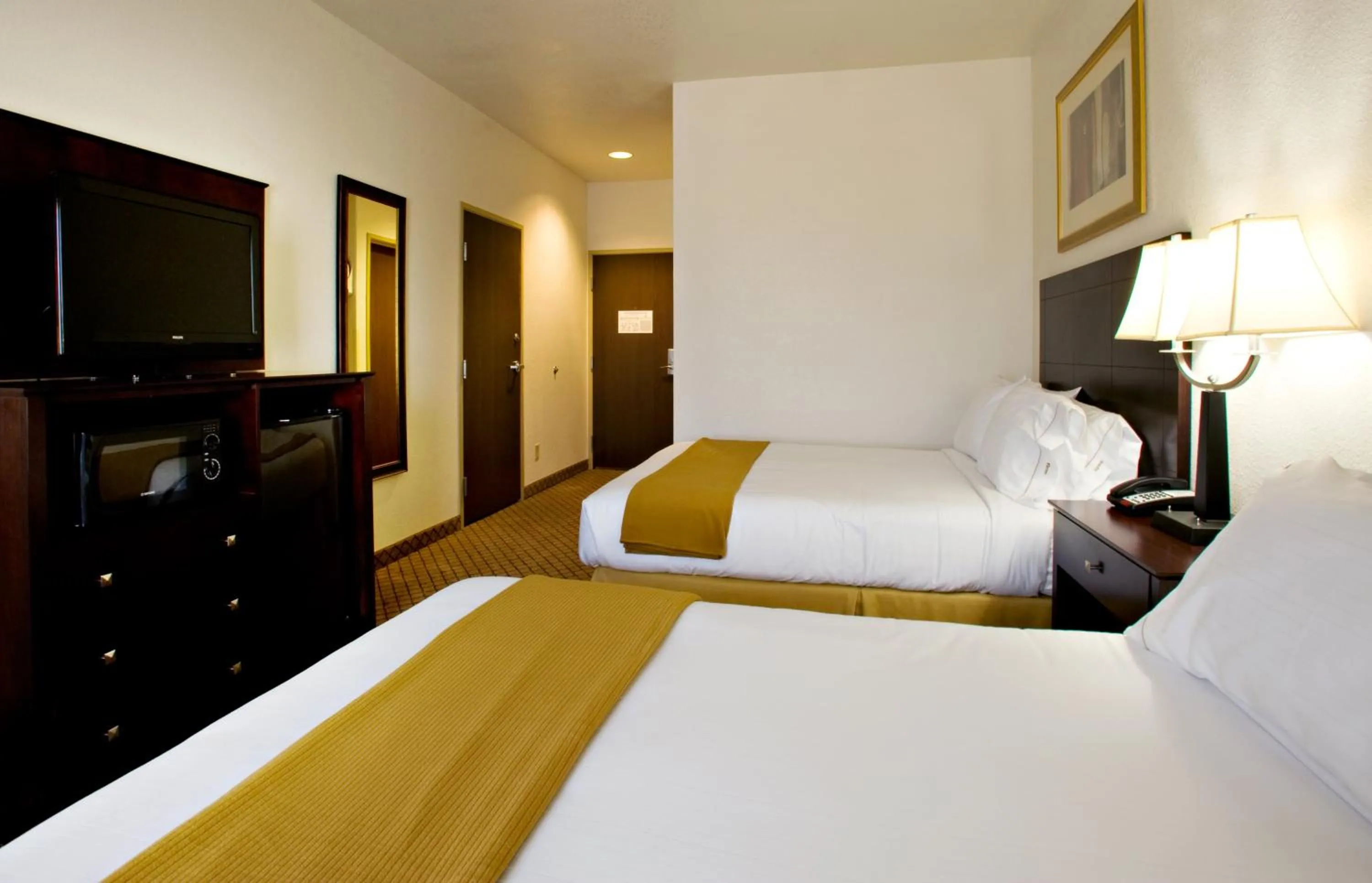 Photo of the whole room, Bed in Holiday Inn Express & Suites Childress by IHG