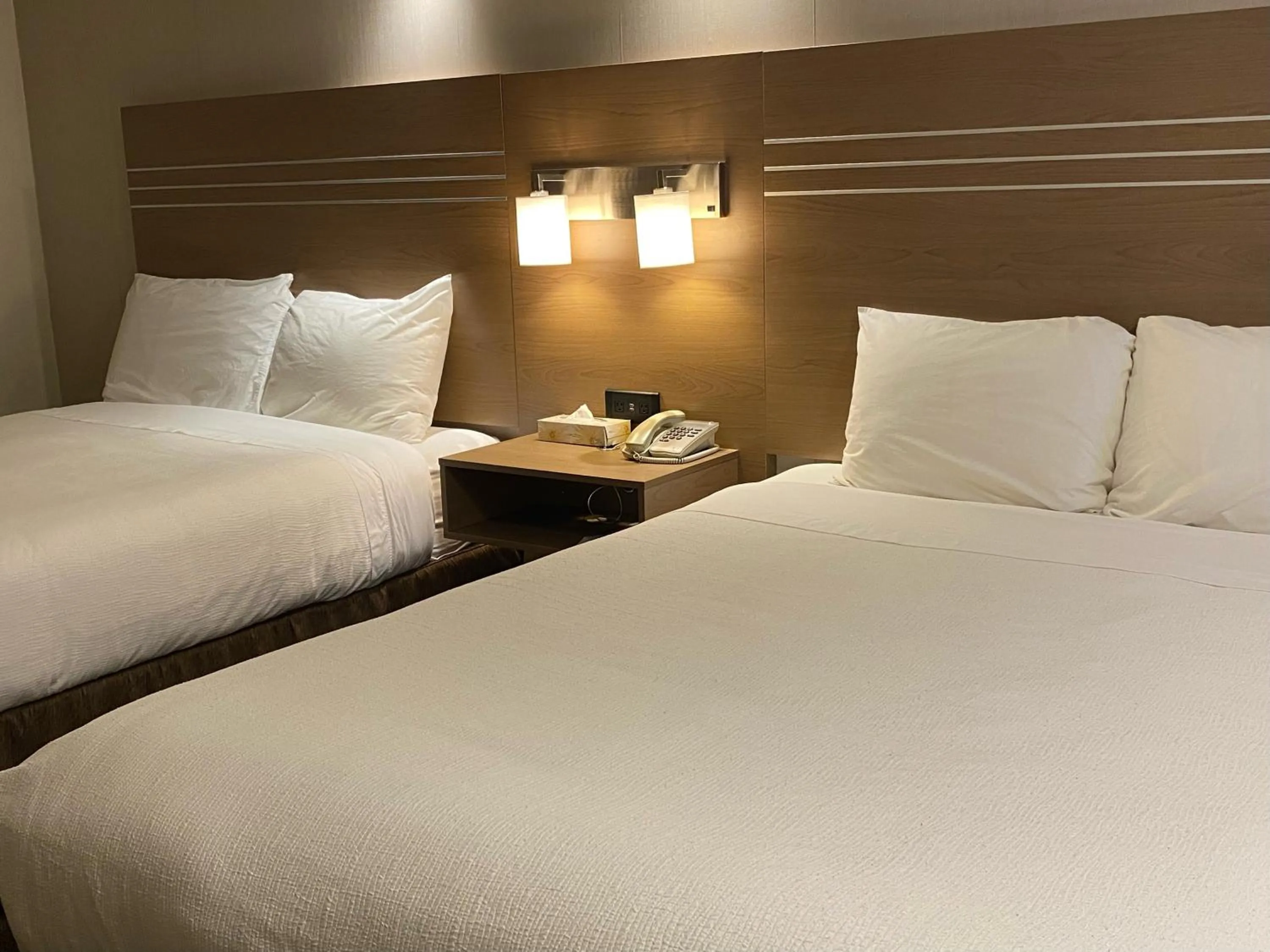 Bed in Chalet Continental Motel