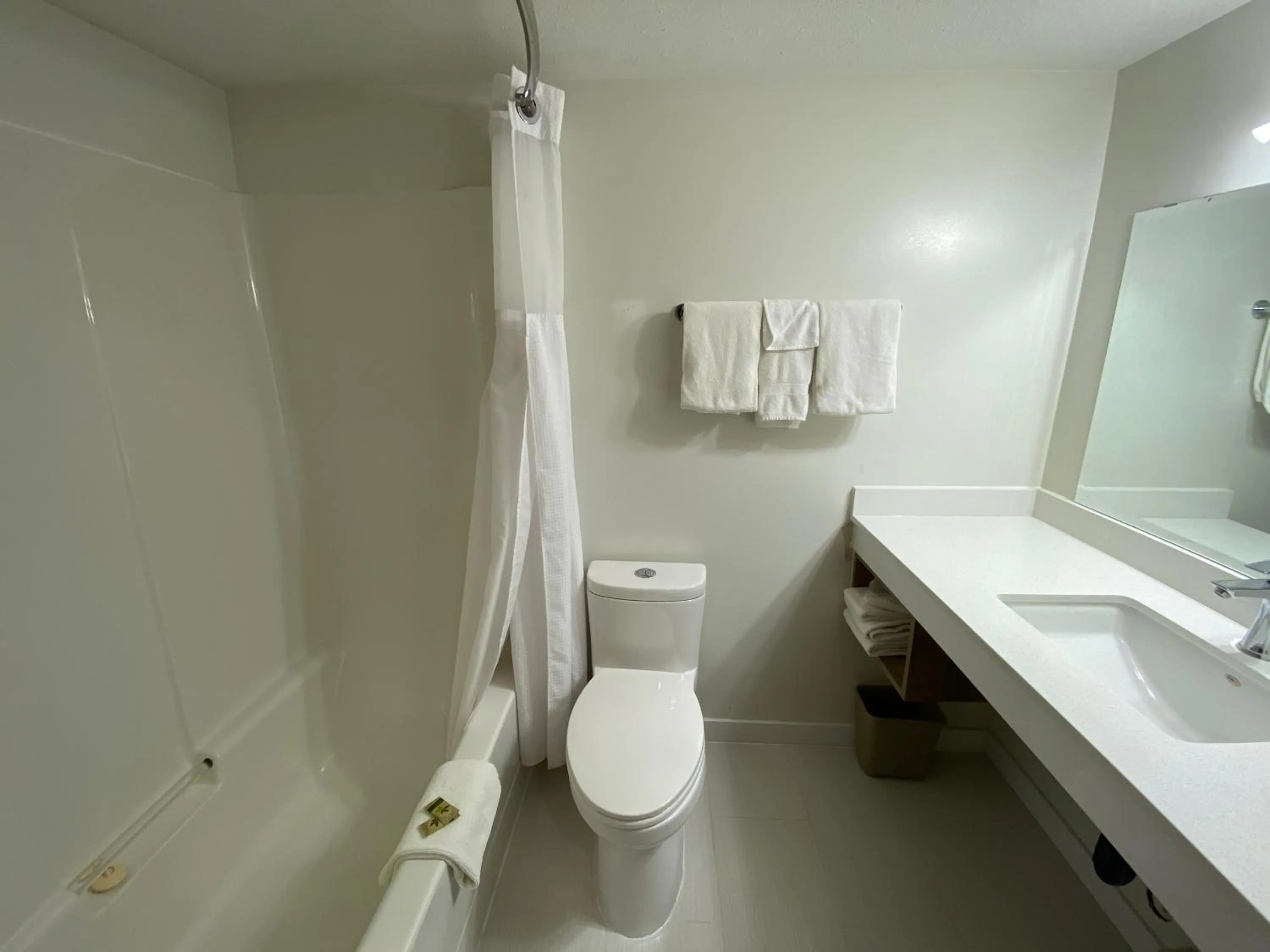 Bathroom in Chalet Continental Motel