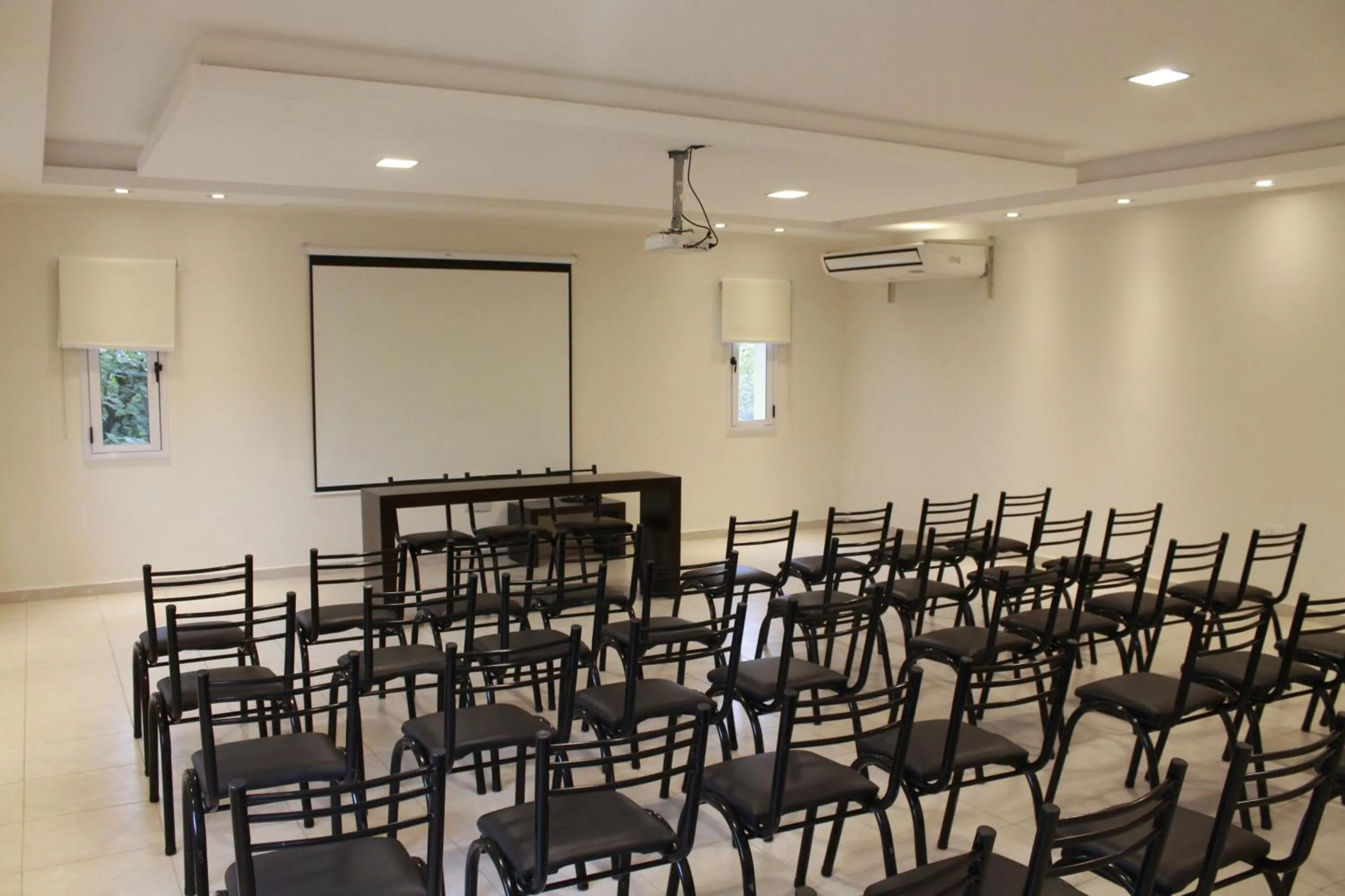 Meeting/conference room in Hostería Atahualpa Yupanqui