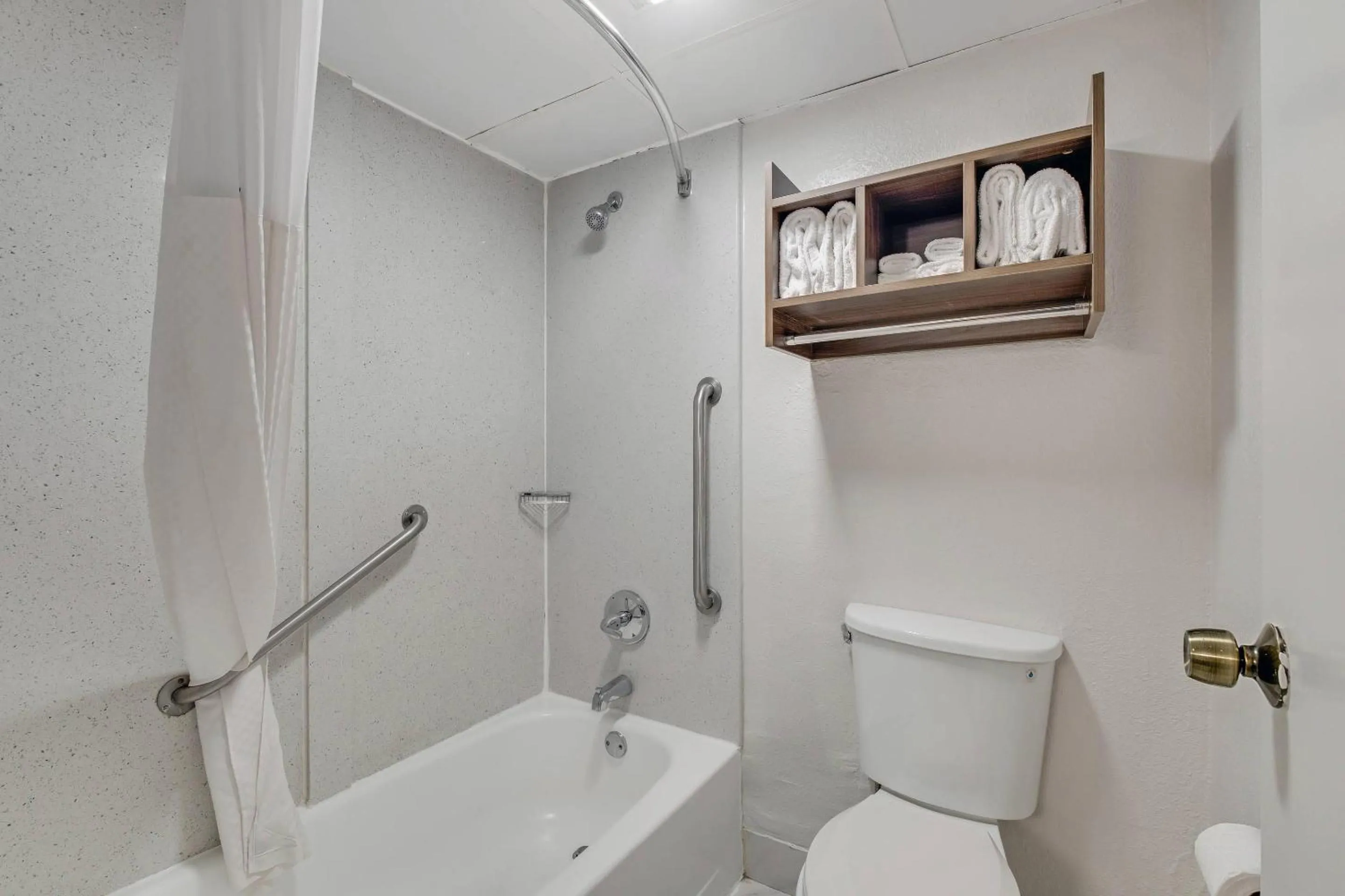 Bedroom in Quality Inn Dalton East