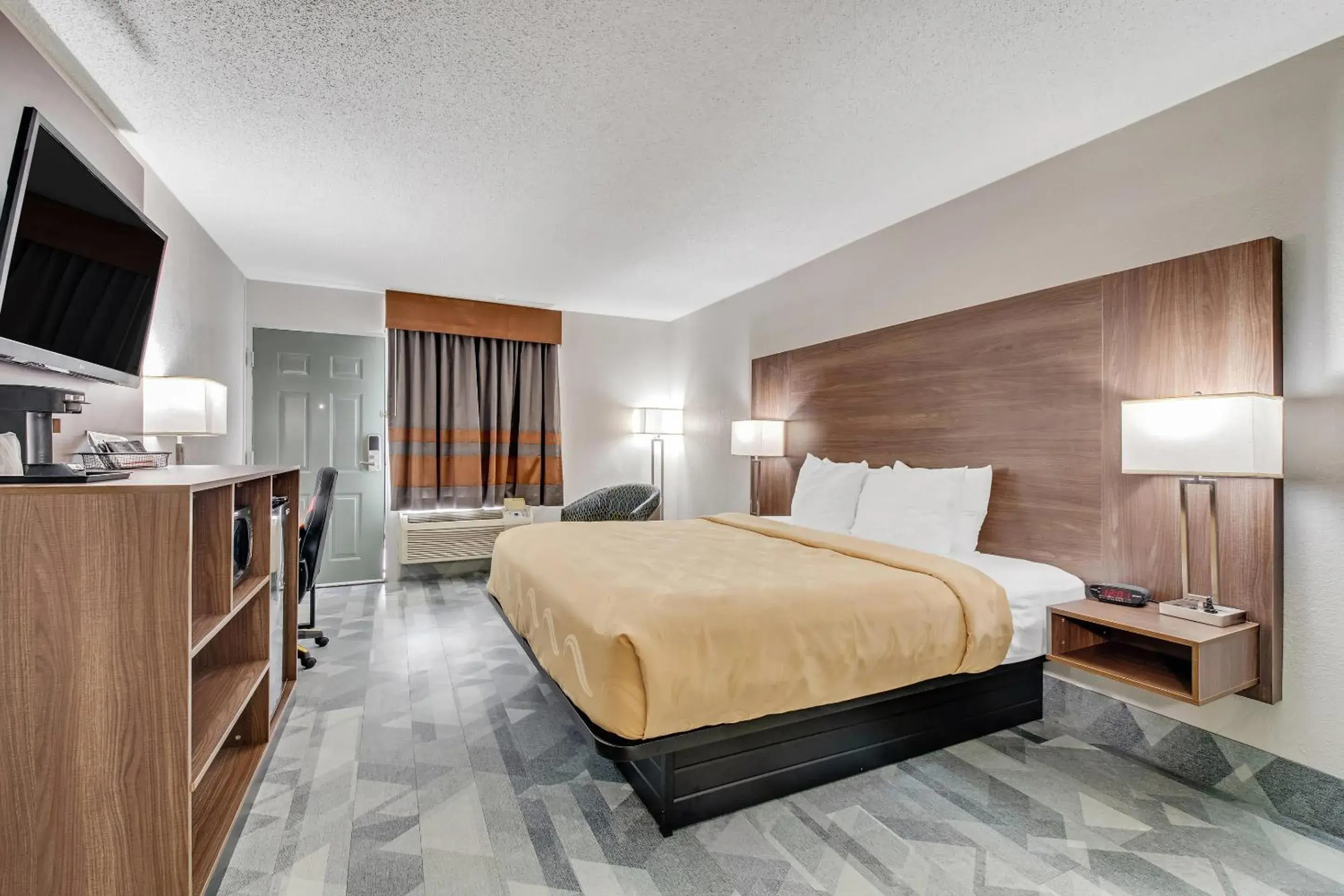 Bedroom, Bed in Quality Inn Dalton East Bedroom, Bed in Quality Inn Dalton East