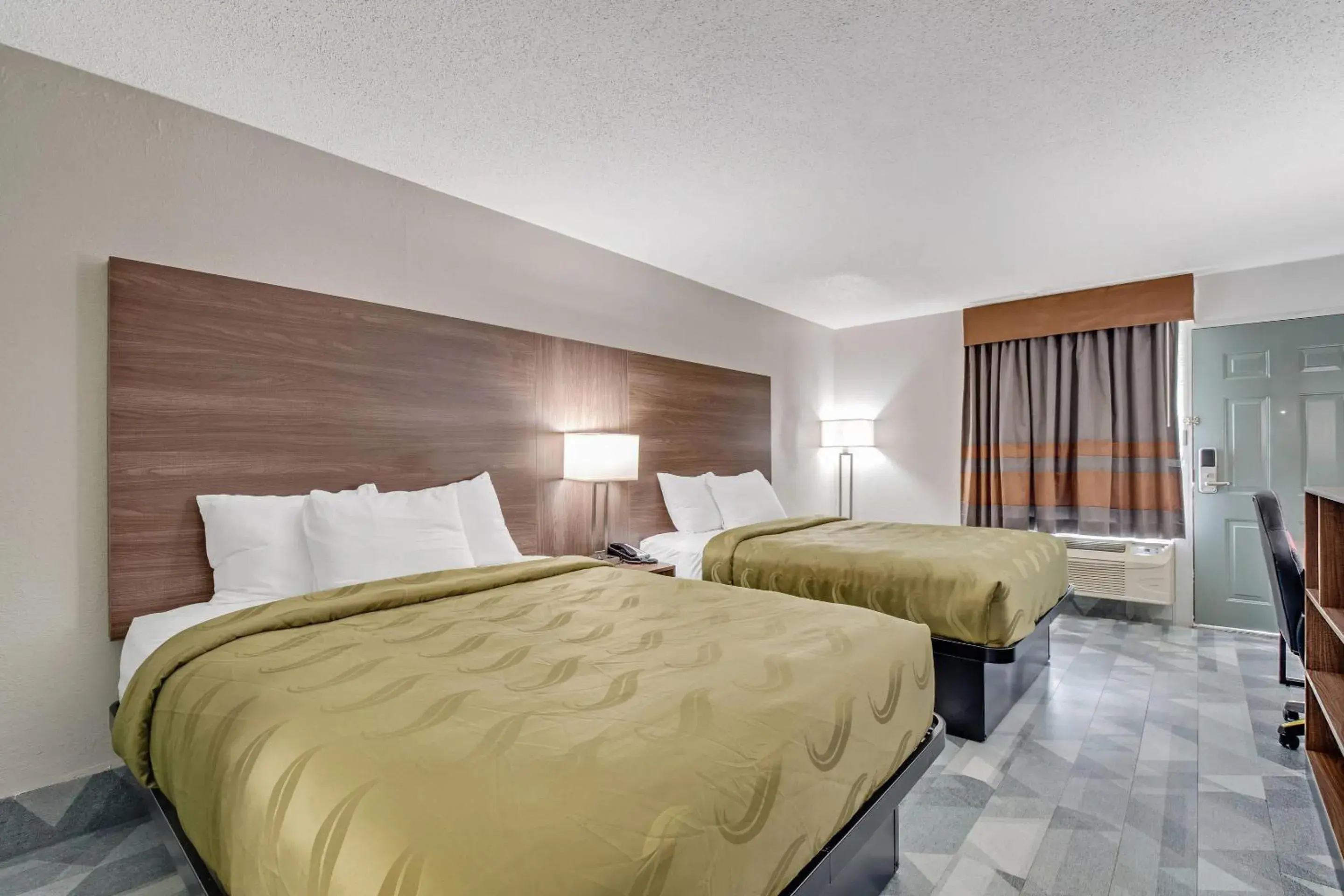 Bedroom, Bed in Quality Inn Dalton East Bedroom, Bed in Quality Inn Dalton East