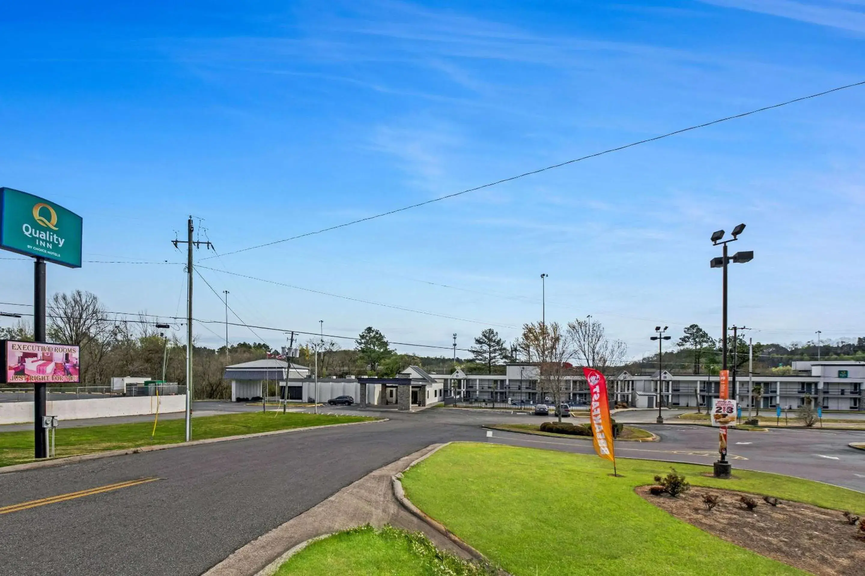 Property building in Quality Inn Dalton East Property building in Quality Inn Dalton East