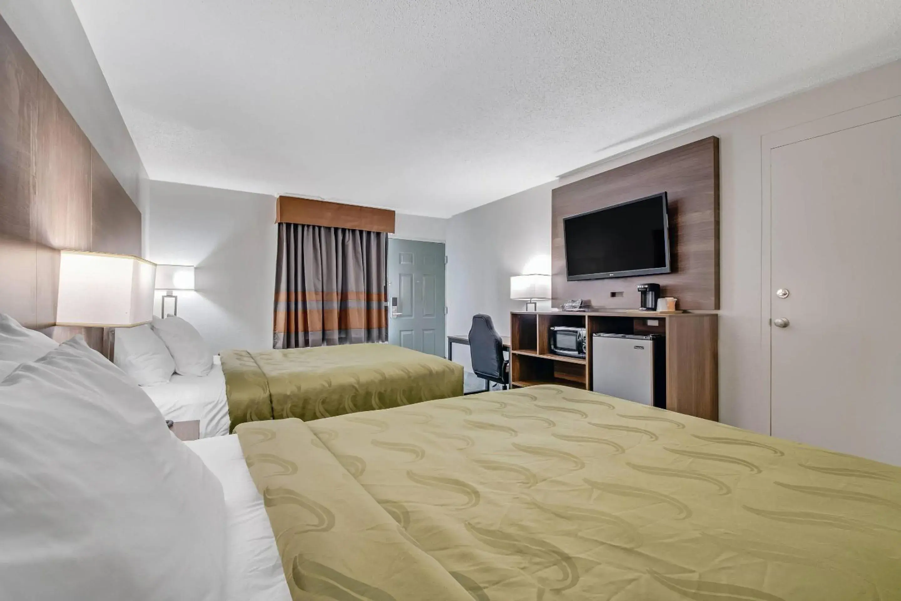 Bedroom, Bed in Quality Inn Dalton East Bedroom, Bed in Quality Inn Dalton East