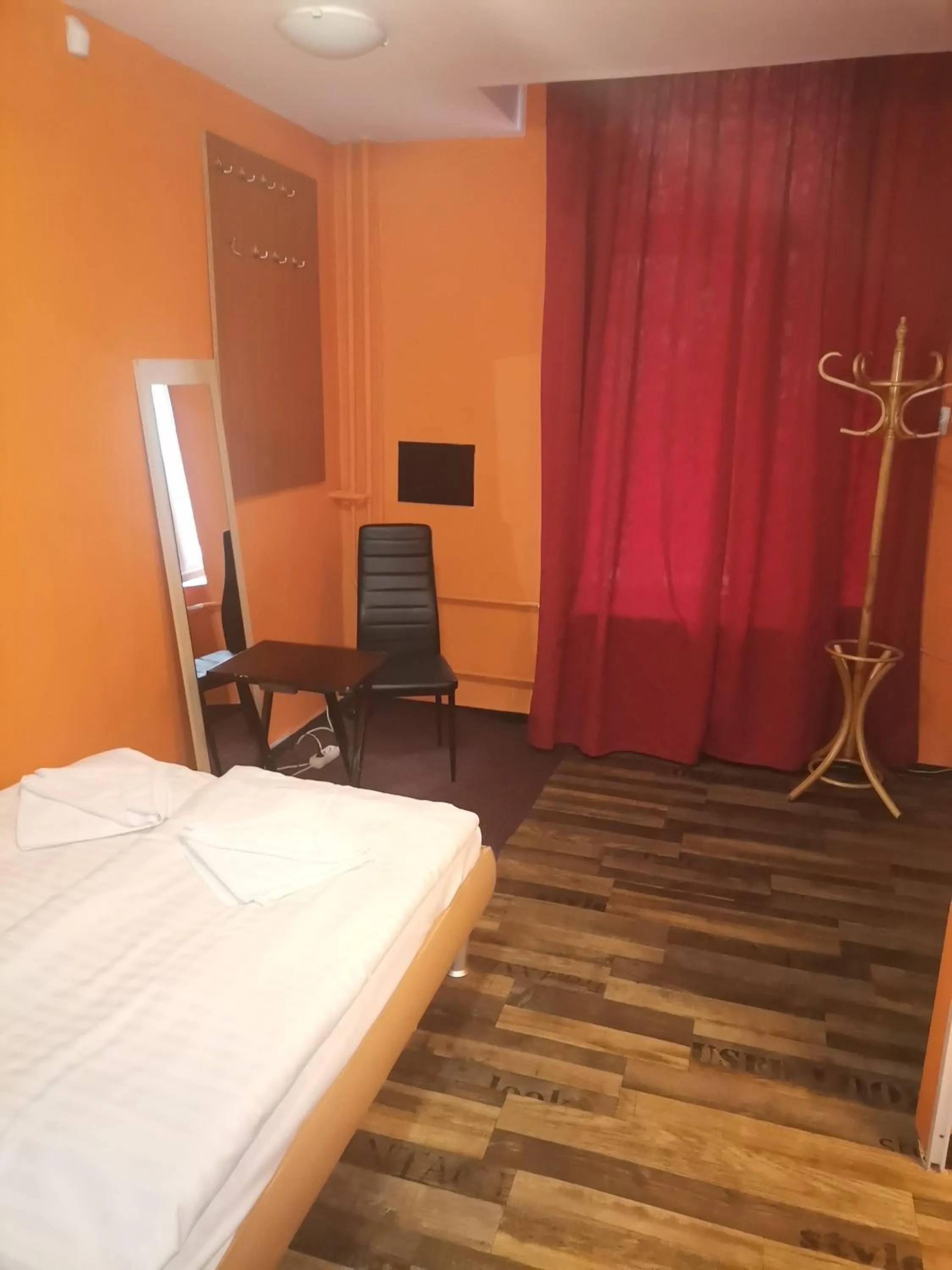 Bedroom, Bed in Hotel Praha Club bed & breakfast