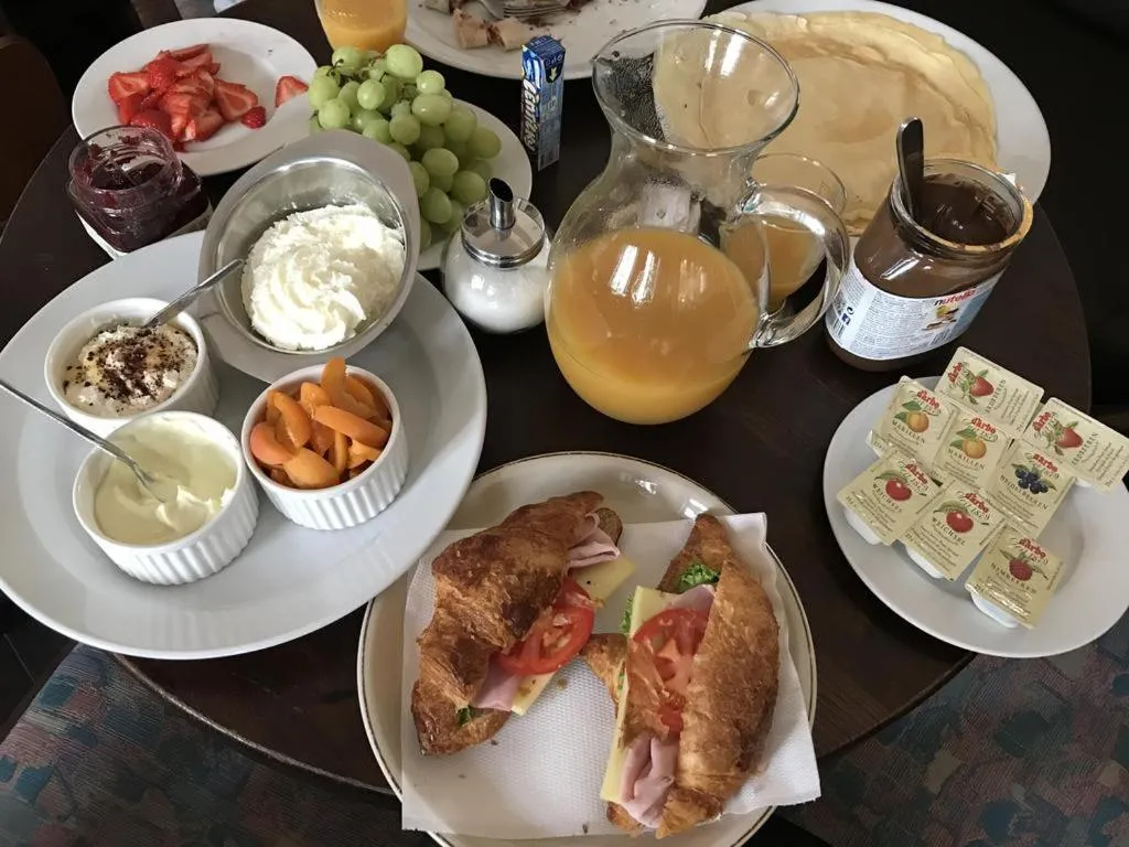 Food and drinks in Hotel Praha Club bed & breakfast