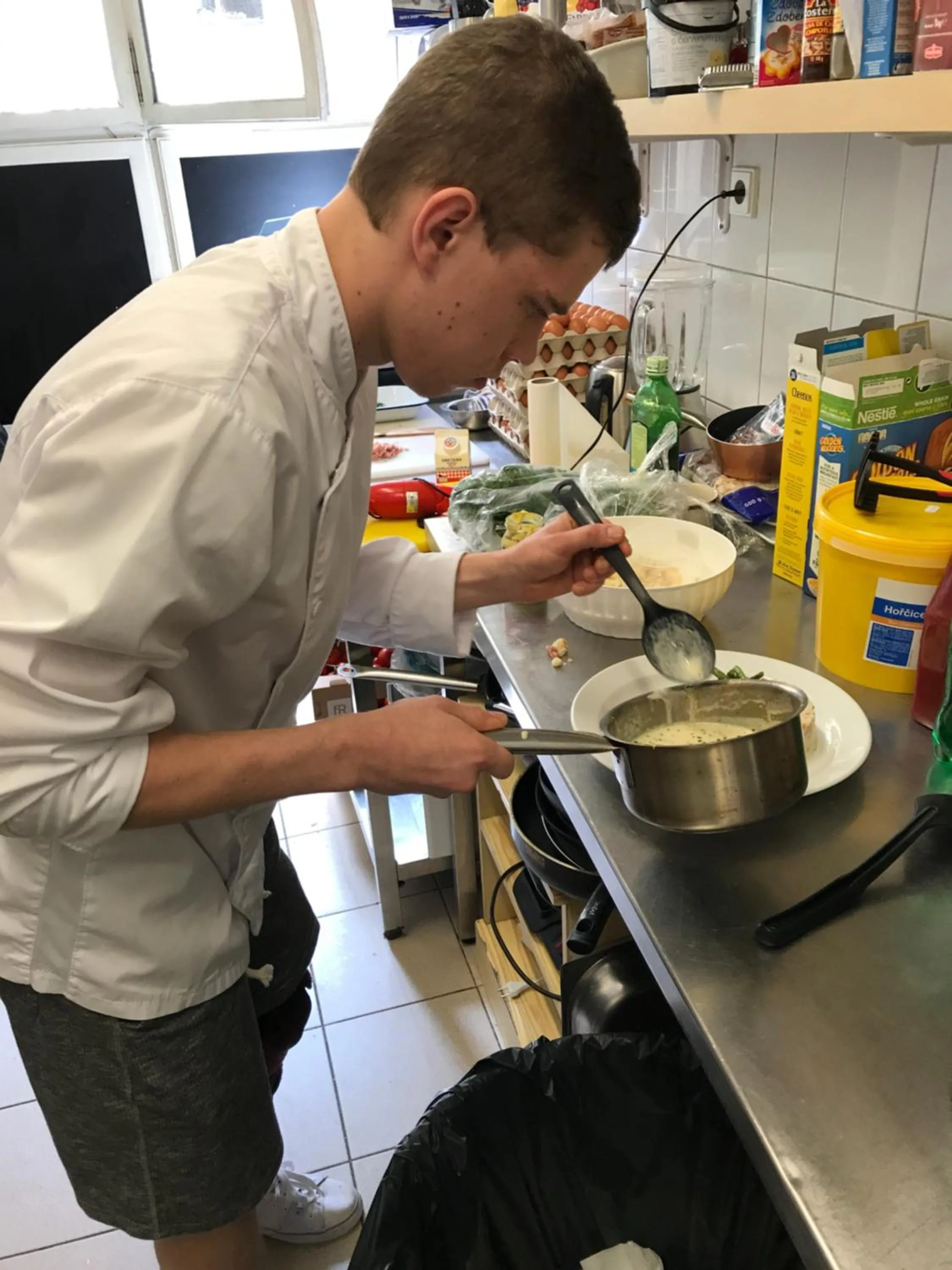 Communal kitchen in Hotel Praha Club bed & breakfast