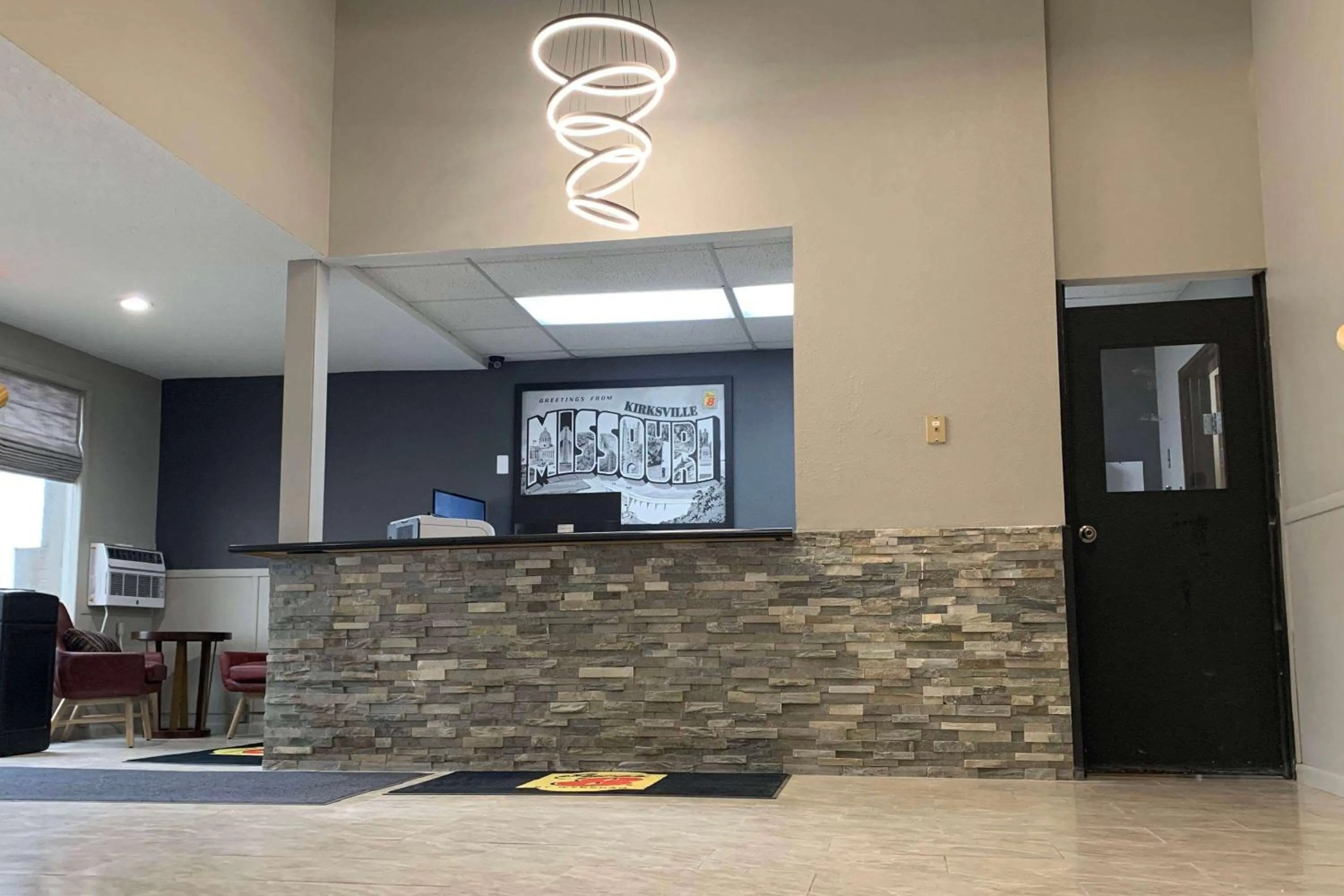 Lobby or reception in Super 8 by Wyndham Kirksville-University Area