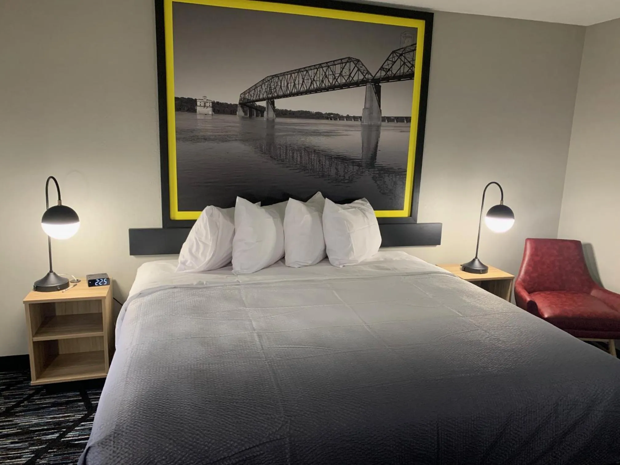 Bed in Super 8 by Wyndham Kirksville-University Area