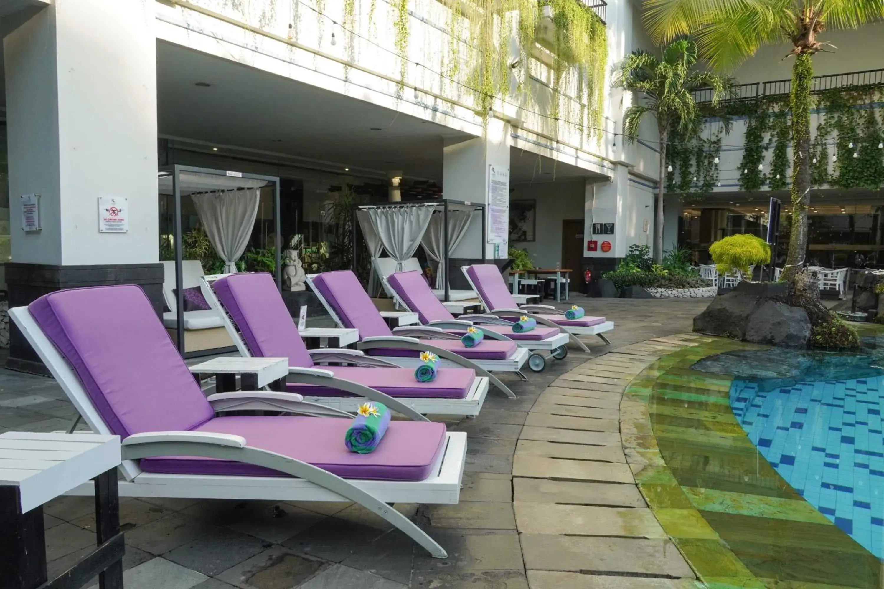 Swimming pool in Kimaya Sudirman Yogyakarta by Harris Swimming pool in Kimaya Sudirman Yogyakarta by Harris