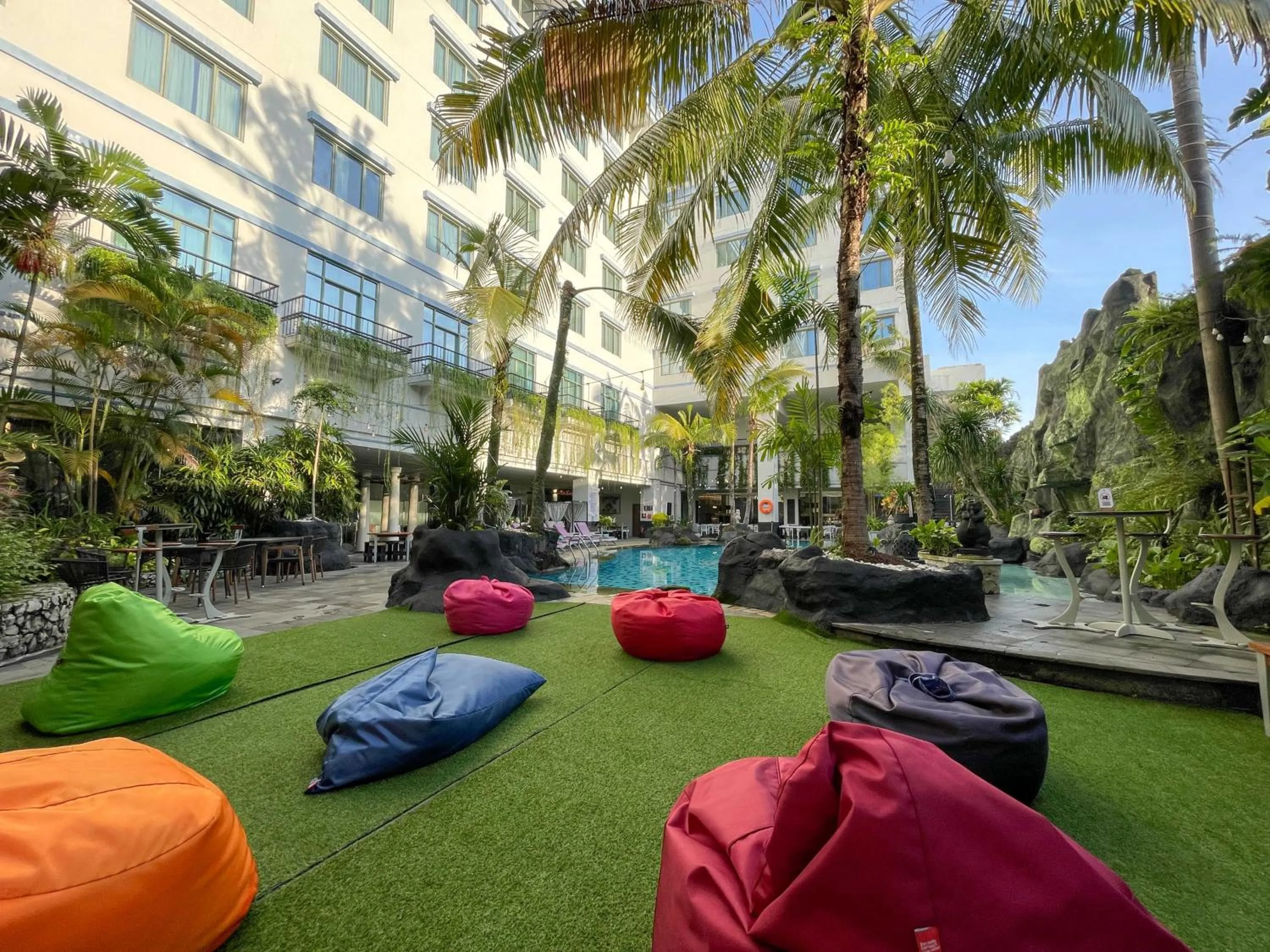 Swimming pool in Kimaya Sudirman Yogyakarta by Harris