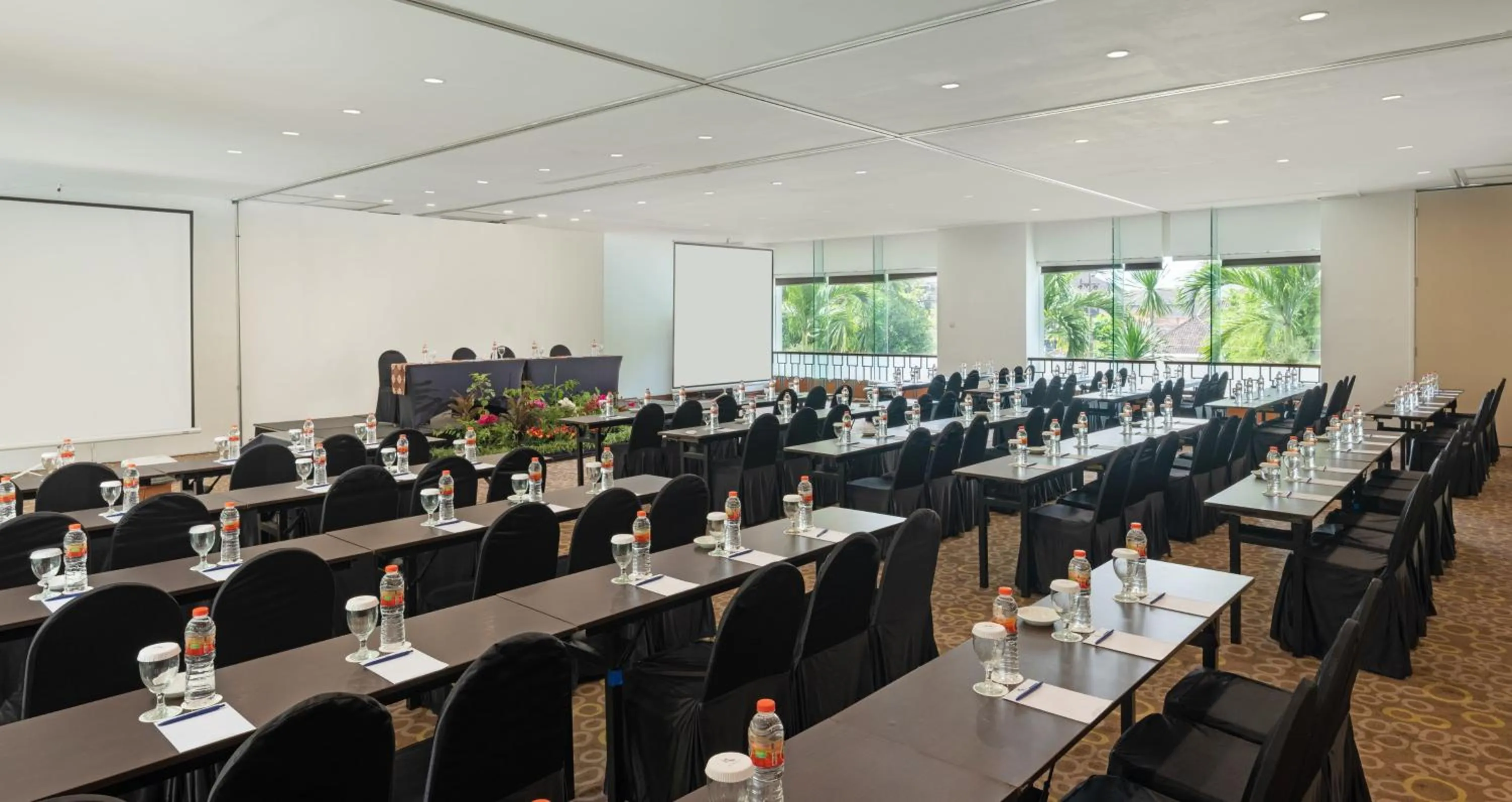 Meeting/conference room in Kimaya Sudirman Yogyakarta by Harris