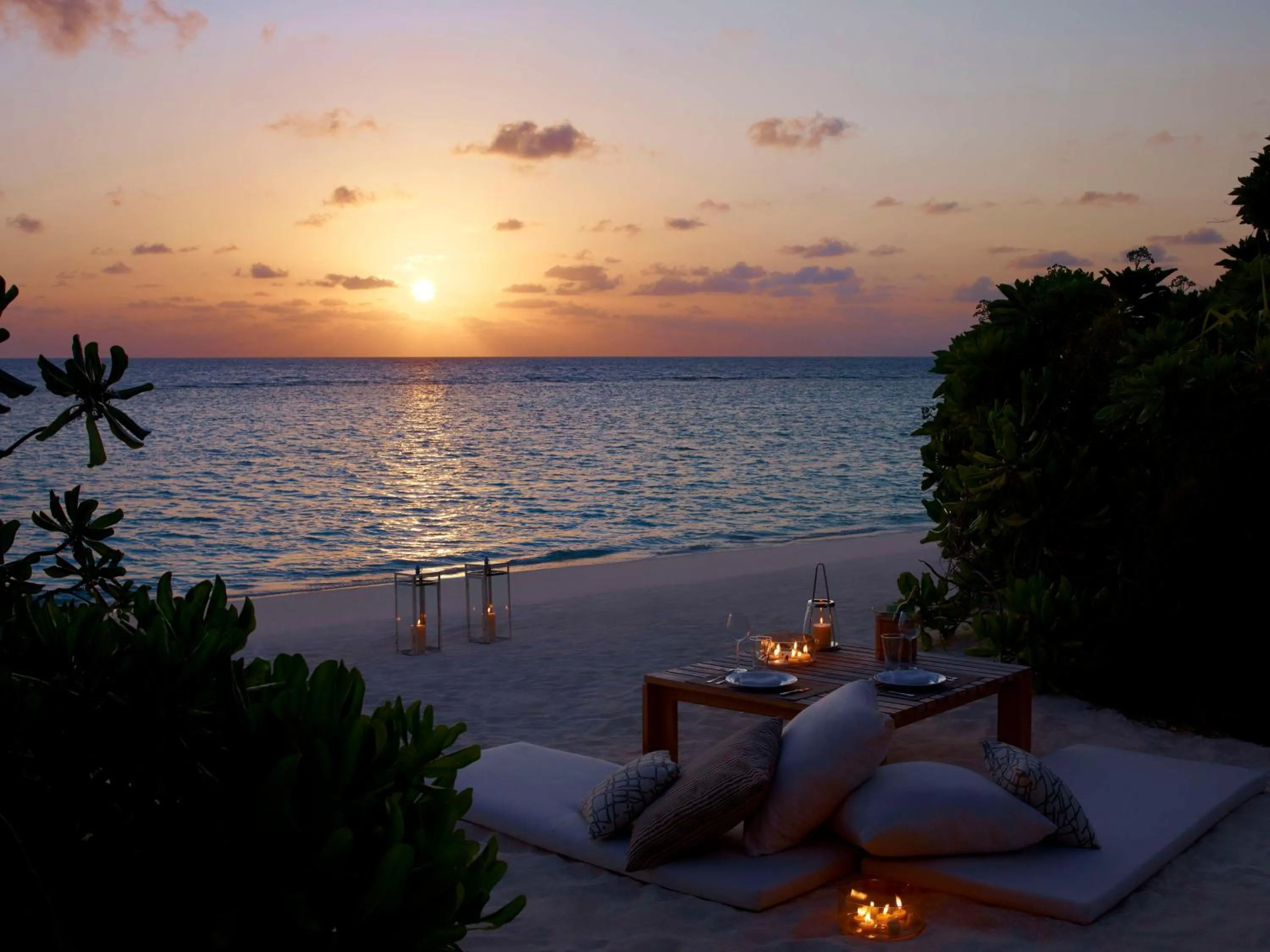 Restaurant/places to eat in Dusit Thani Maldives - 50 percent discount on transfers for stays until 20 Dec 2025