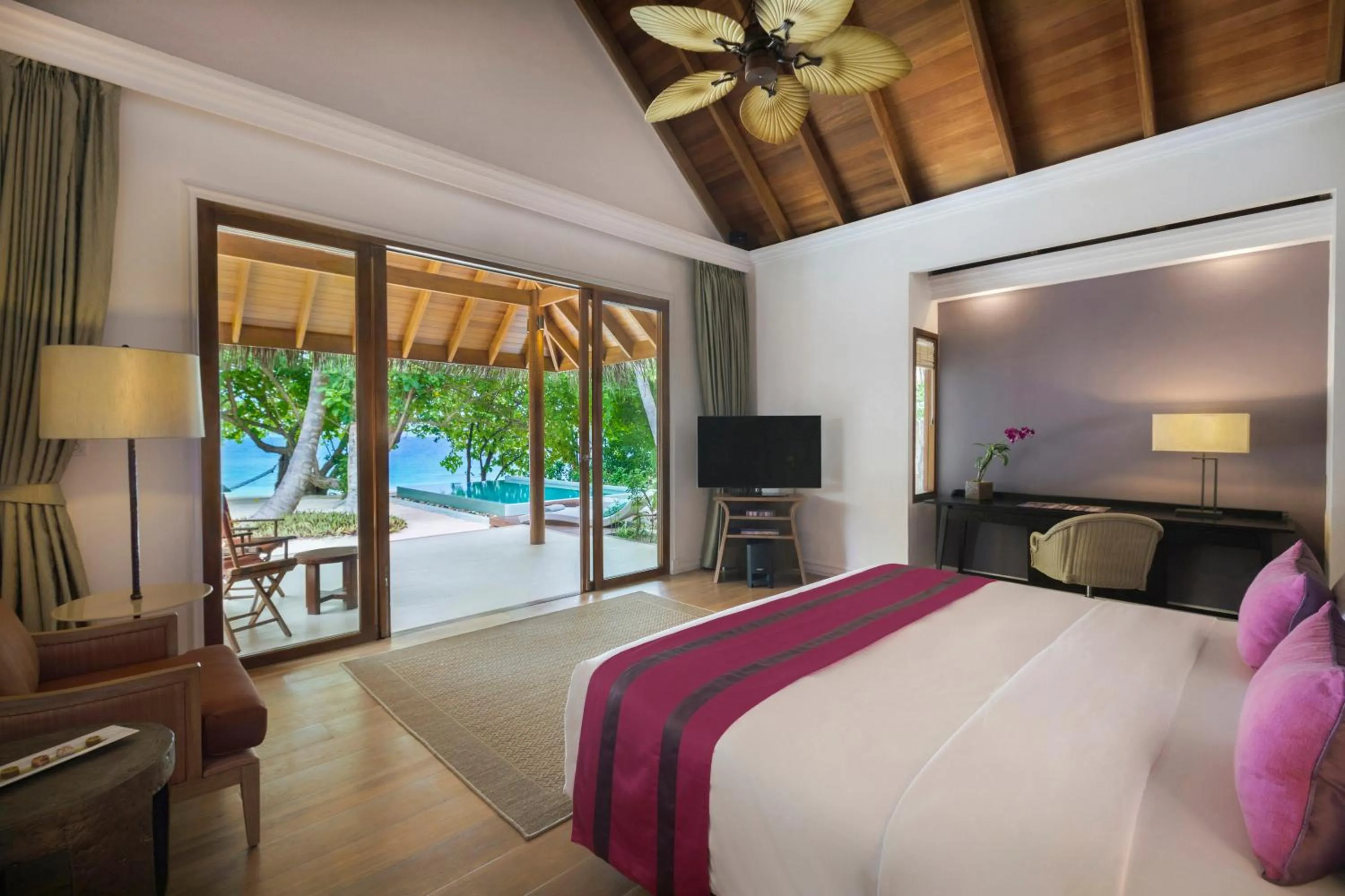 Bed in Dusit Thani Maldives - 50 percent discount on transfers for stays until 20 Dec 2025
