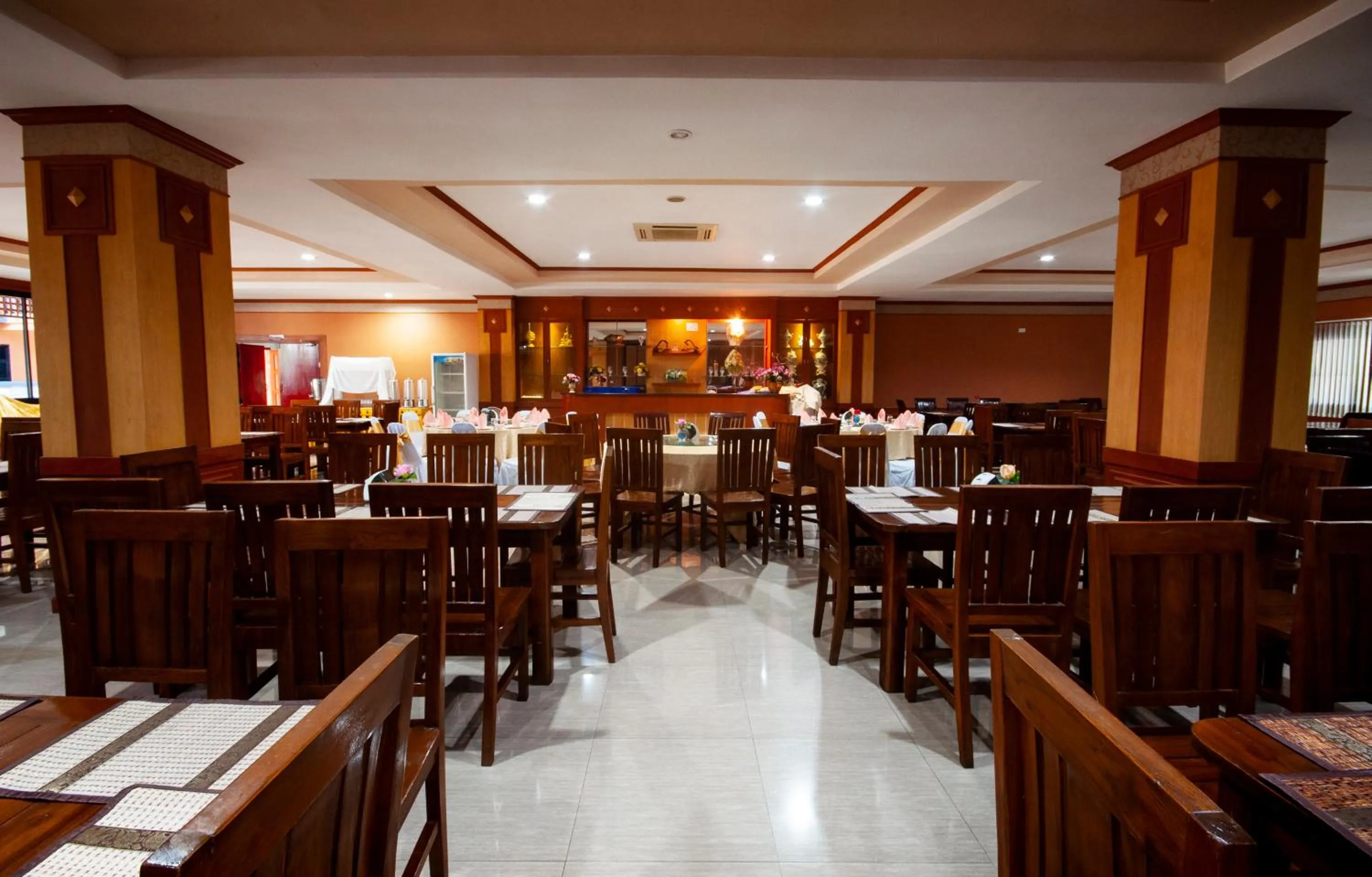 Restaurant/places to eat in Chiangrai Grand Room Hotel