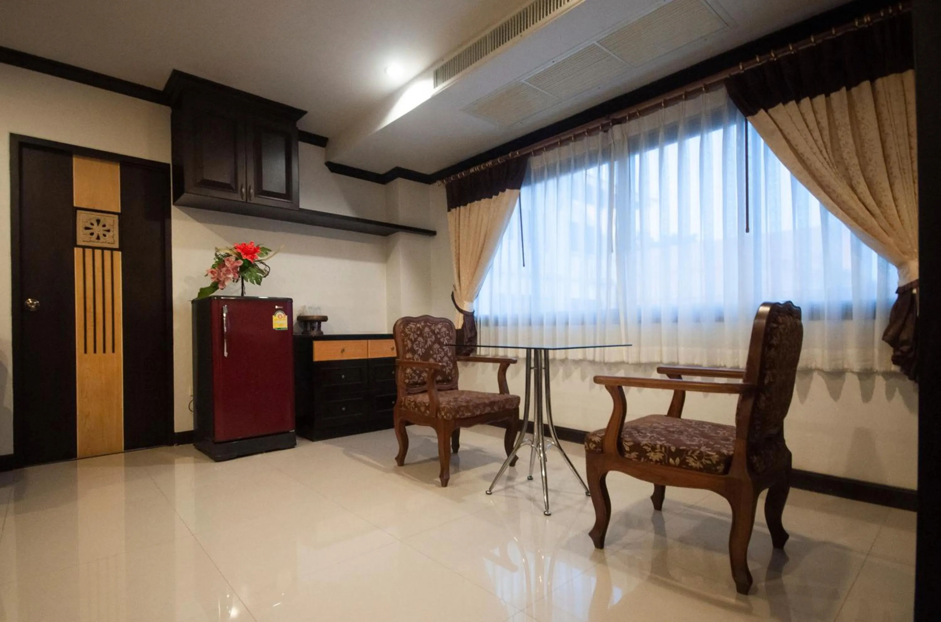 Dining area in Chiangrai Grand Room Hotel