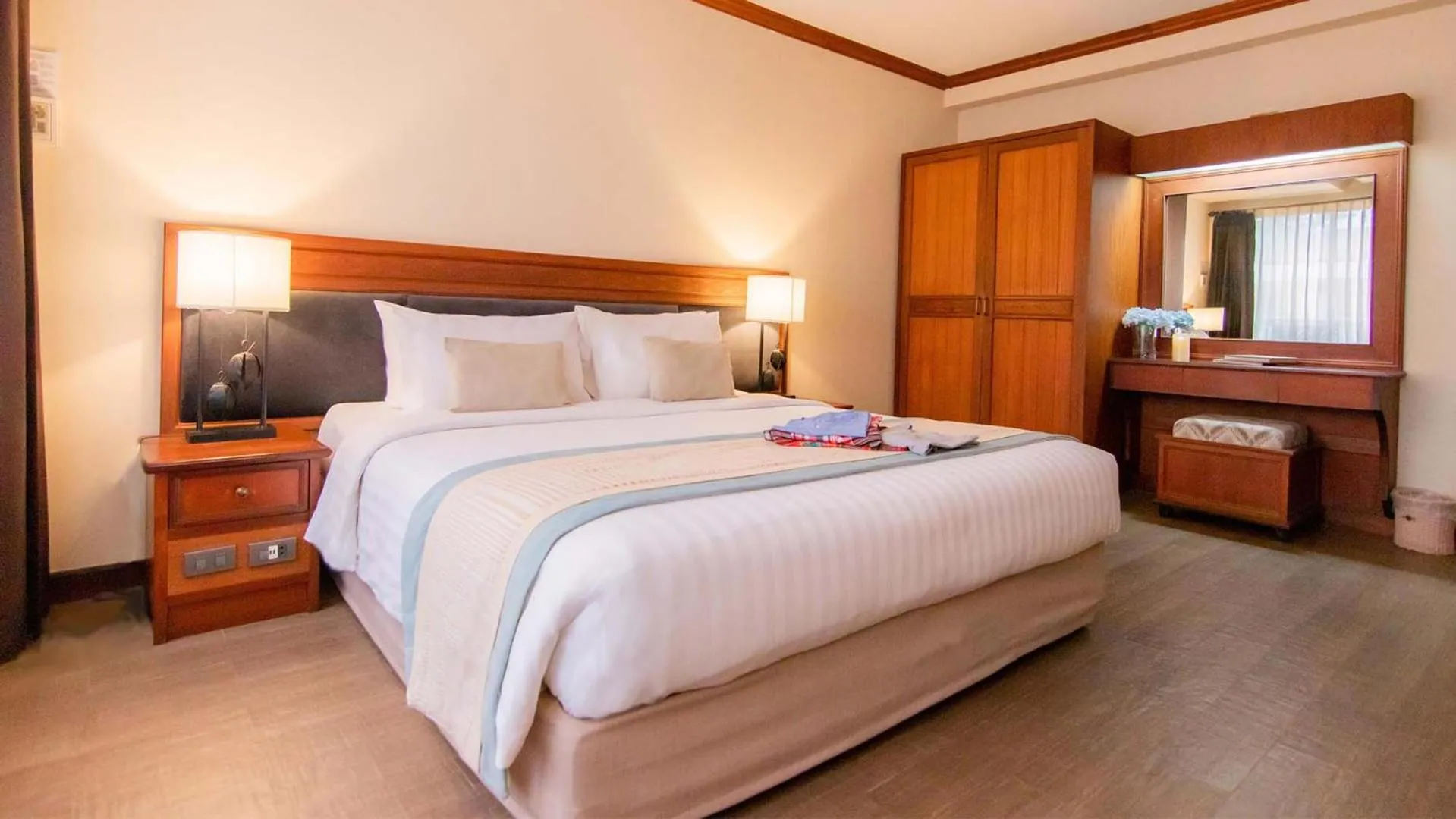 Bedroom, Bed in Tohsang Heritage Ubon Hotel