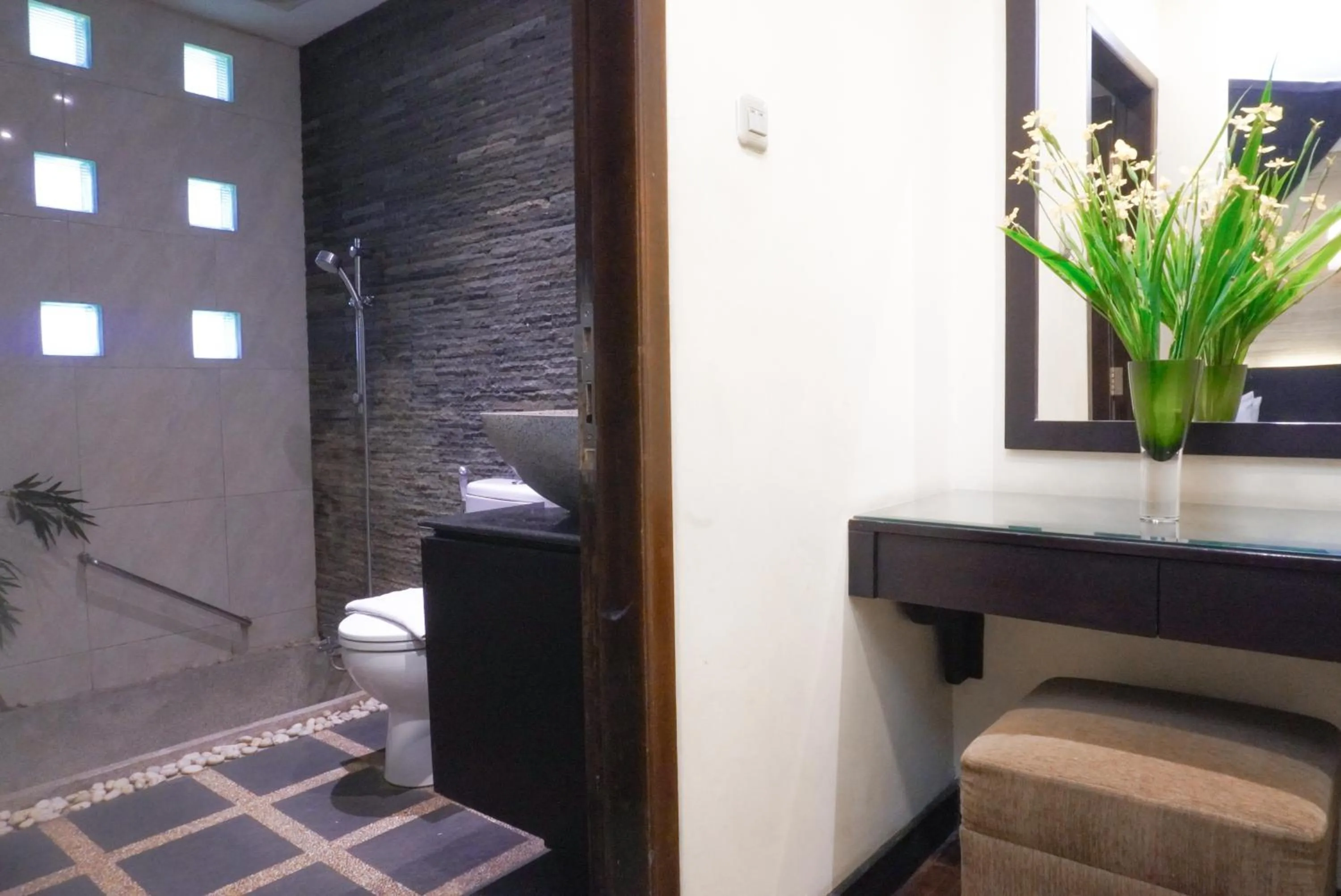 Shower in Puteri Gunung Hotel