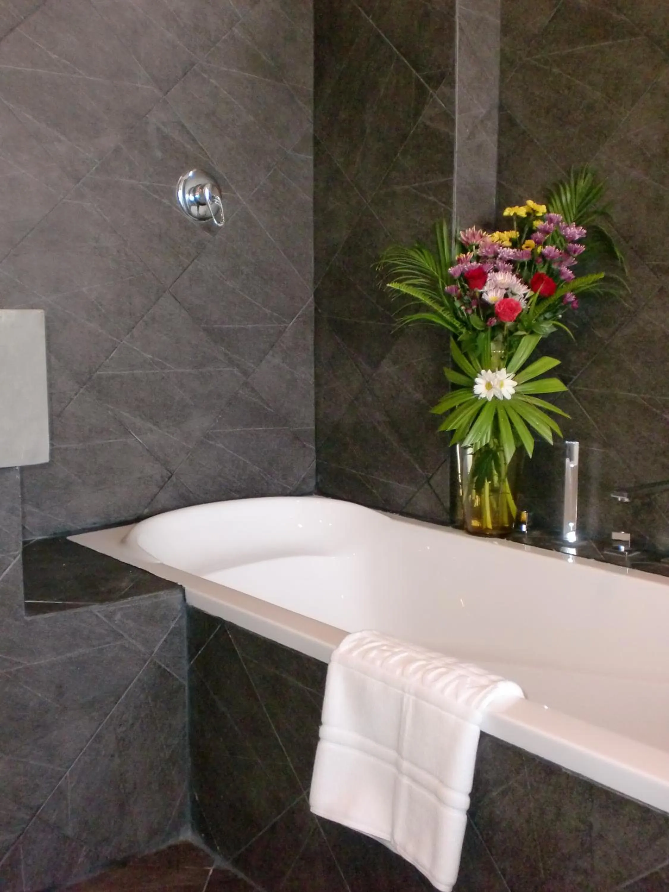 Bathroom in The Front Hotel and Apartments