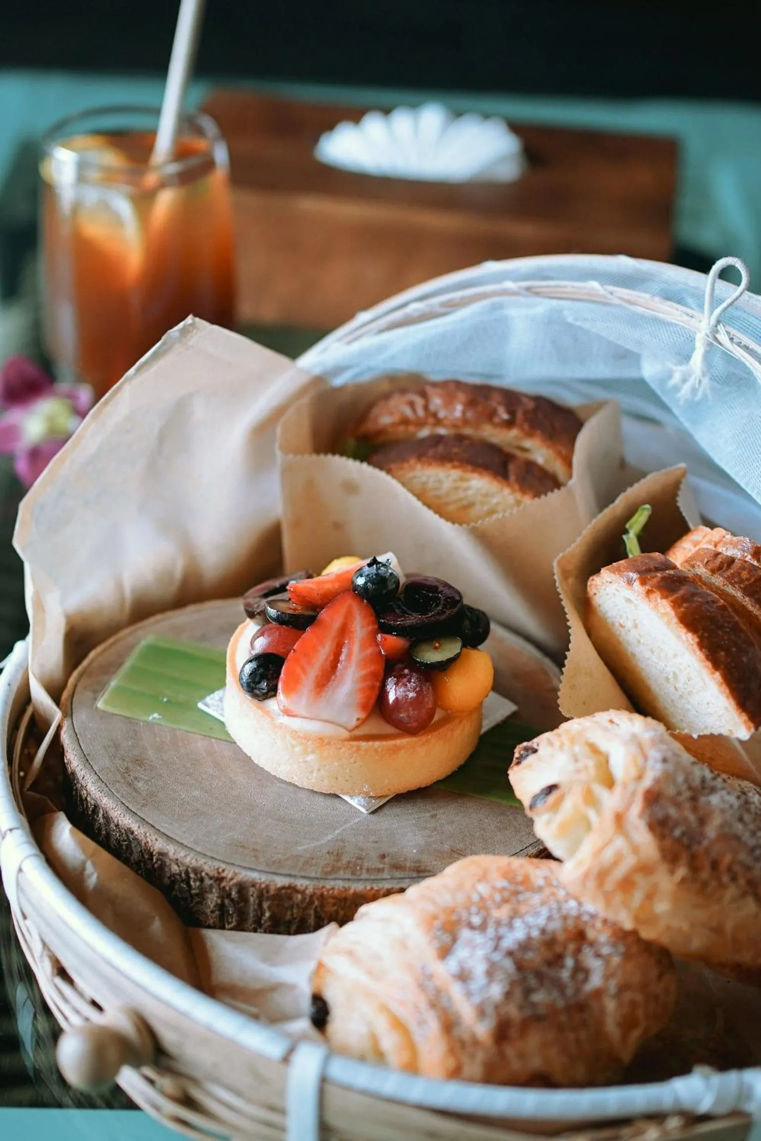 Restaurant/places to eat in The Front Hotel and Apartments