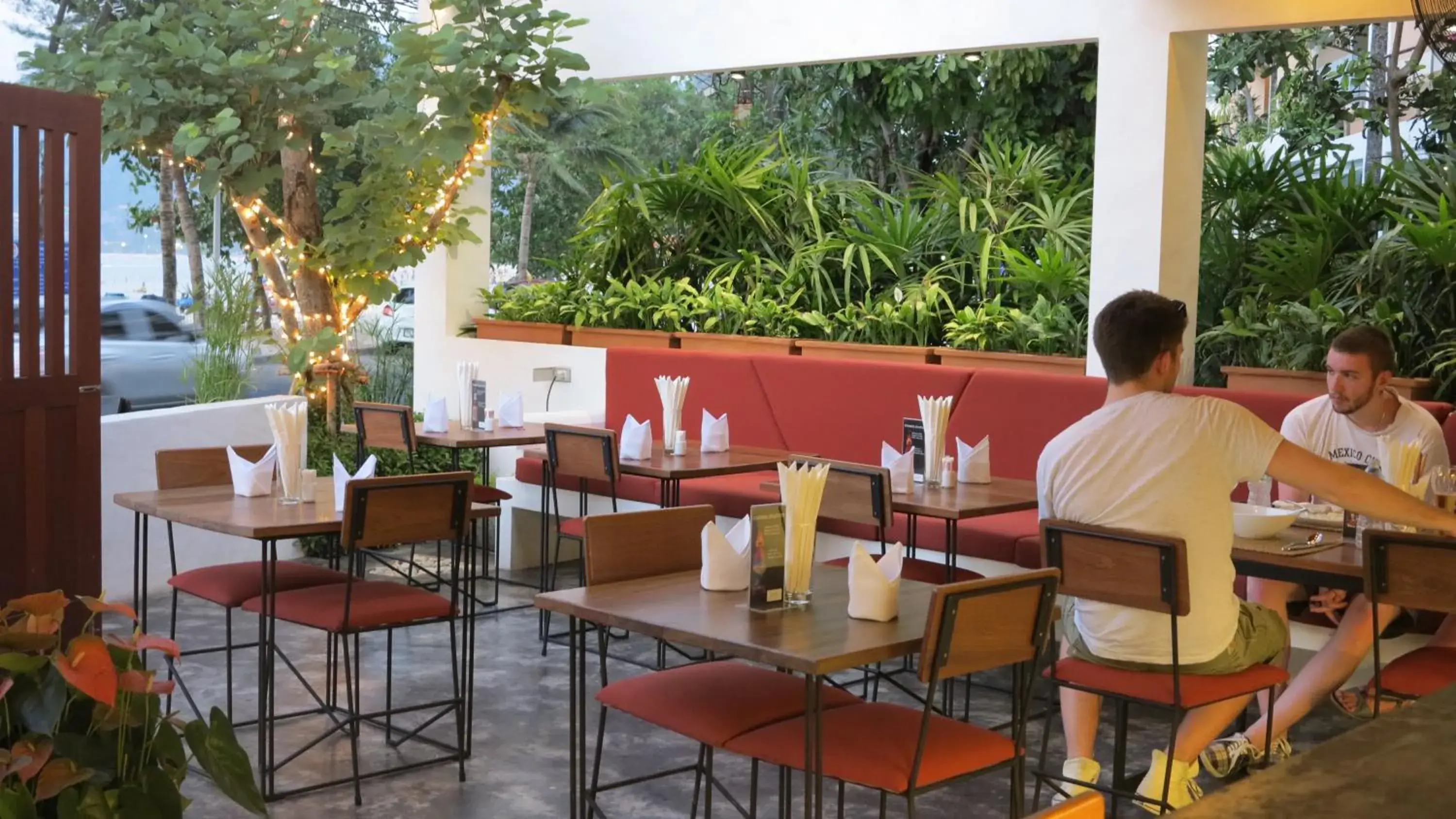 Restaurant/places to eat in The Front Hotel and Apartments Restaurant/places to eat in The Front Hotel and Apartments