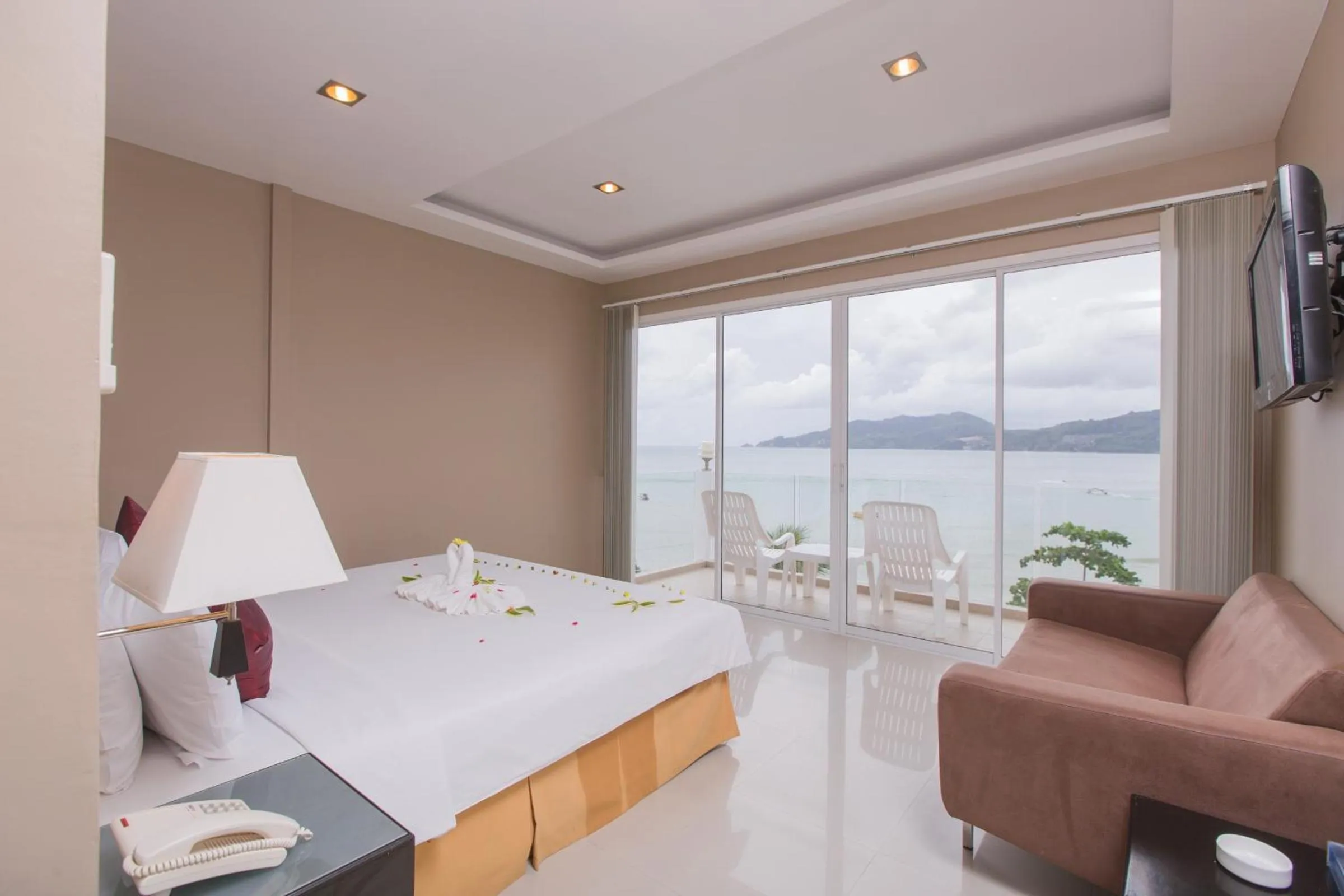 Photo of the whole room, Bed in The Front Hotel and Apartments