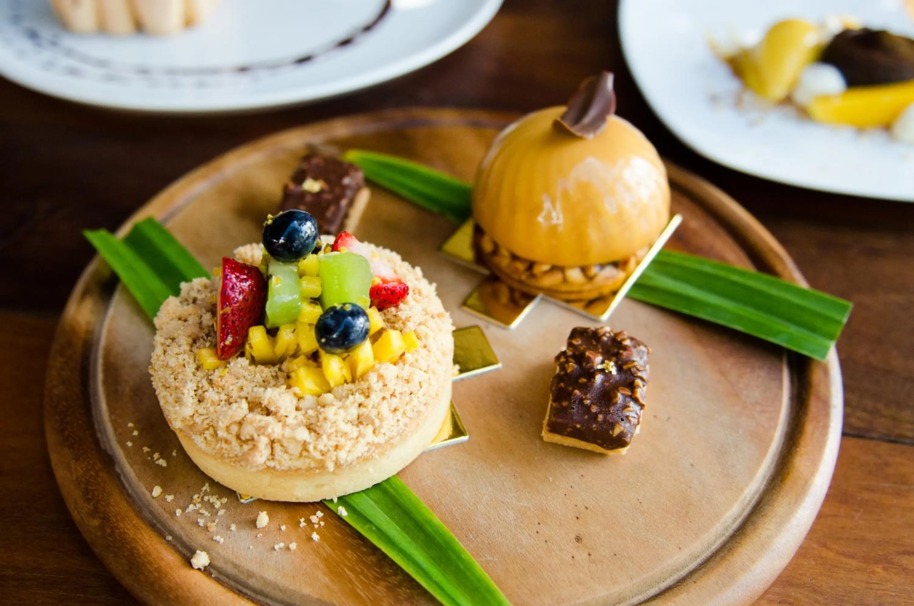 Restaurant/places to eat in The Front Hotel and Apartments