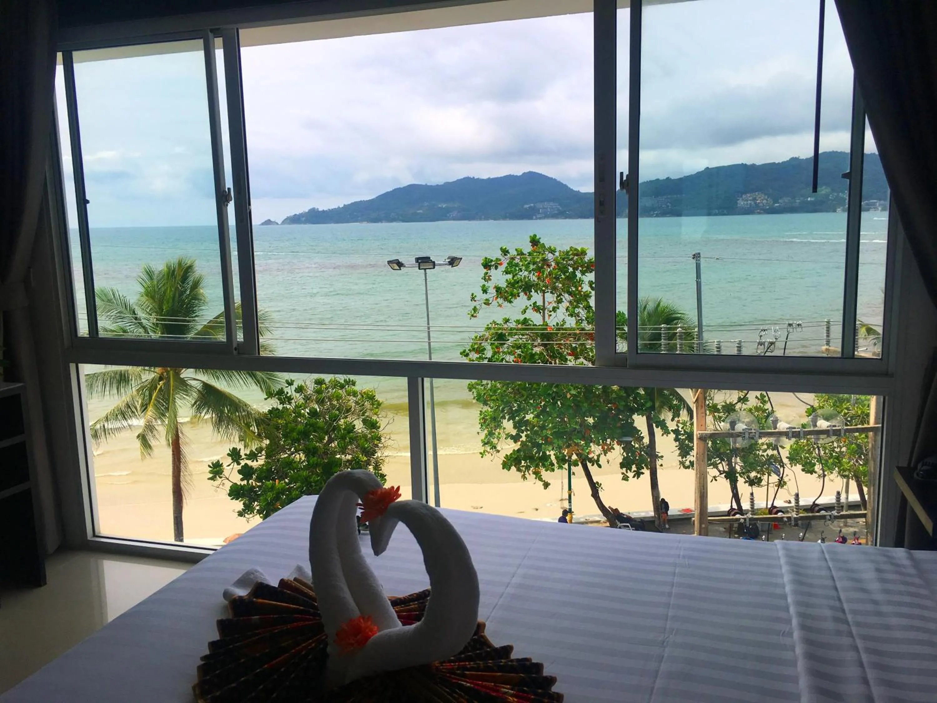 Sea view, Bed in The Front Hotel and Apartments