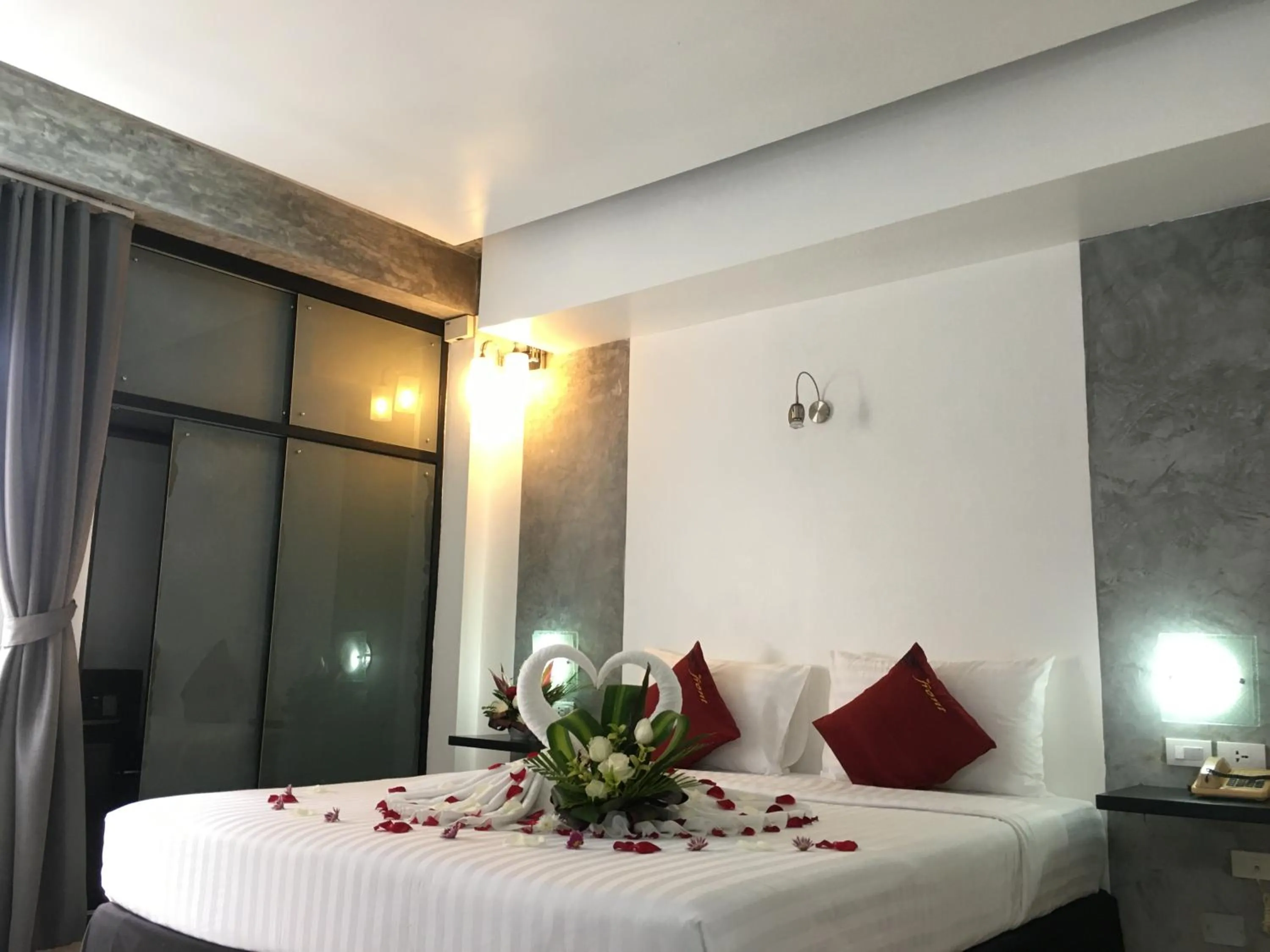 Bed in The Front Hotel and Apartments