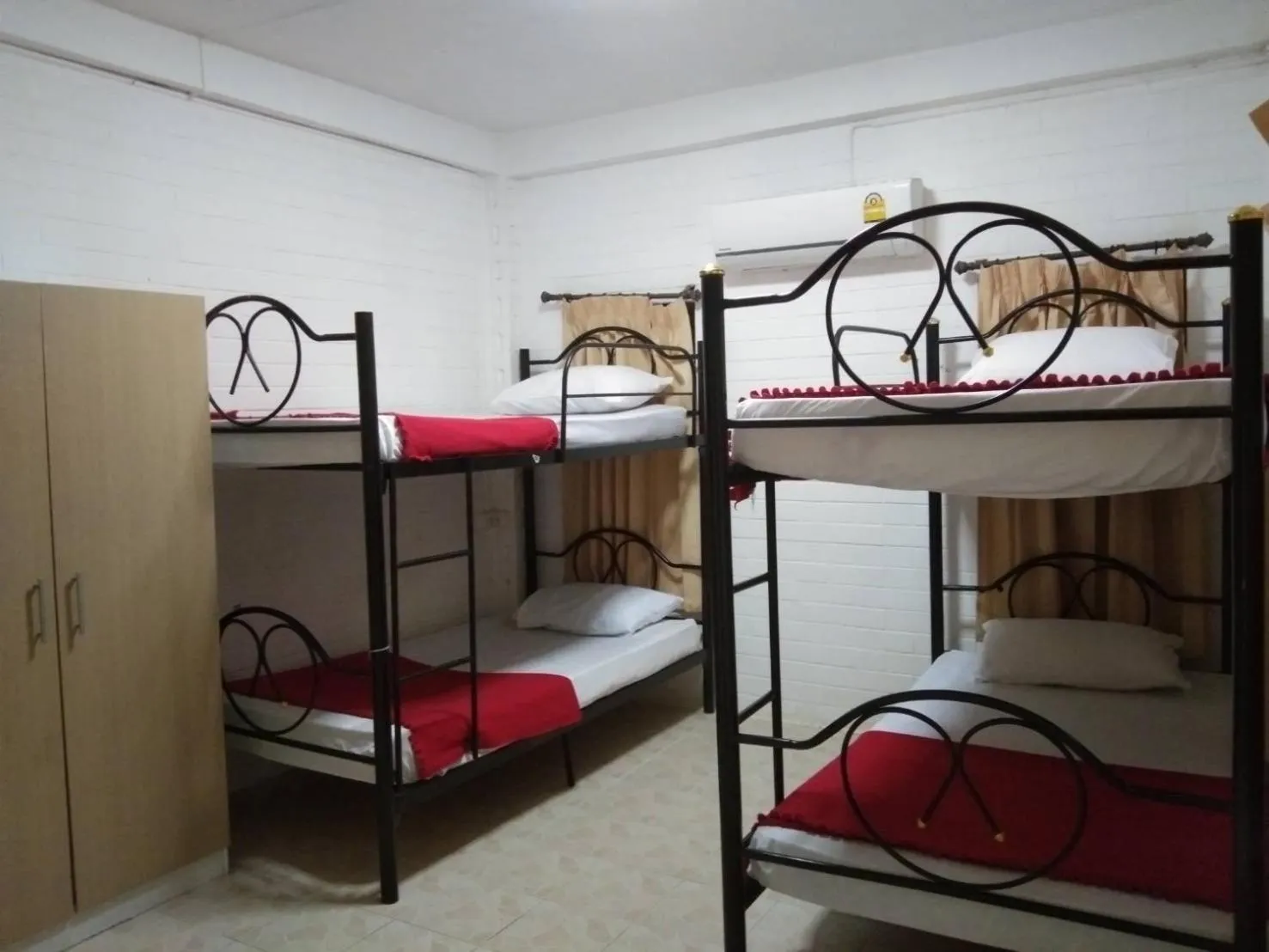 Family in Monkey Samui Hostel