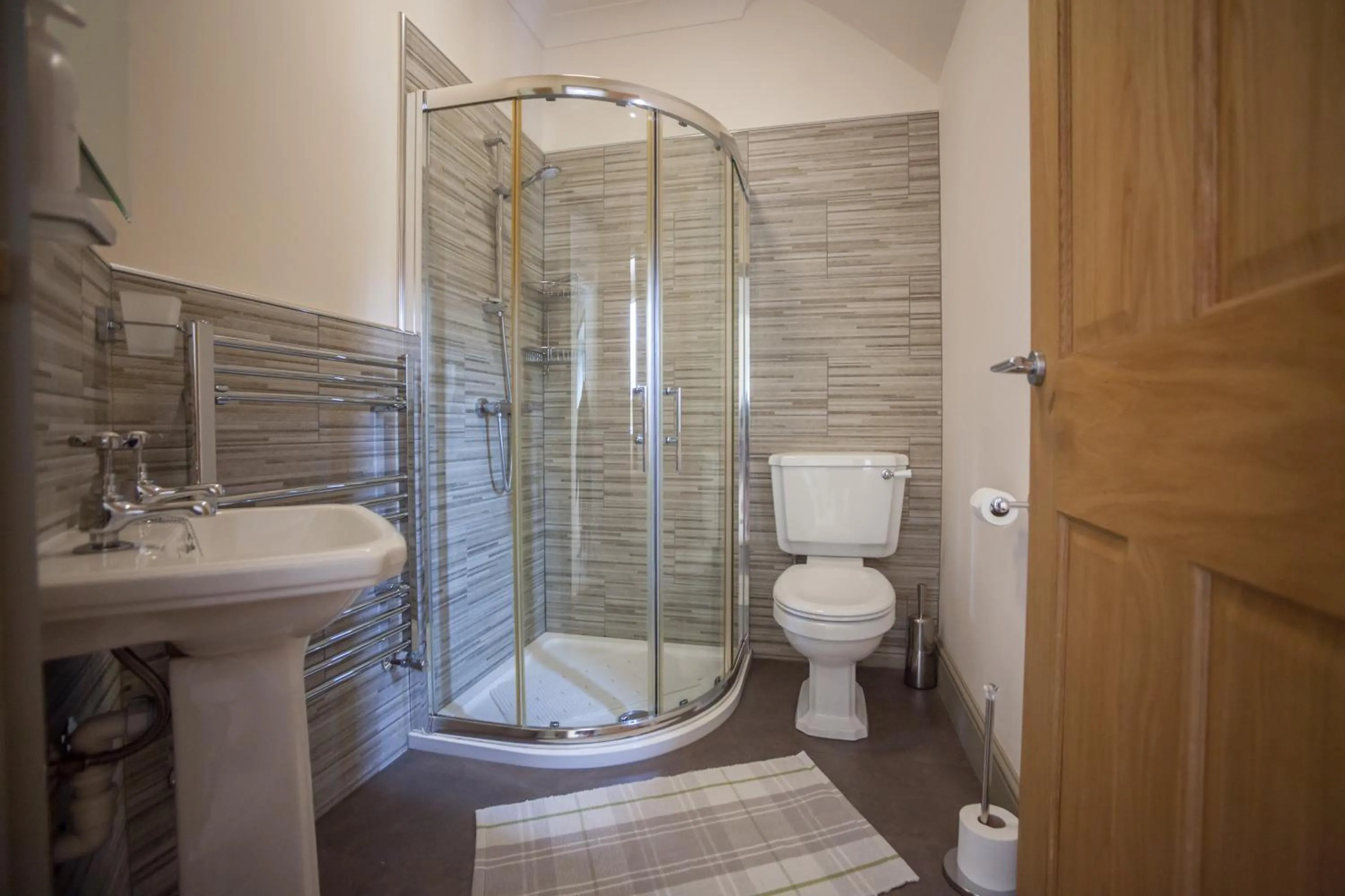 Ludlow - Linnet House - Well Presented Townhouse With Parking - Perfect Location For Exploring On Foot, Sleeps Up To 8 Guests - Hosted by RENTMYHOUSE