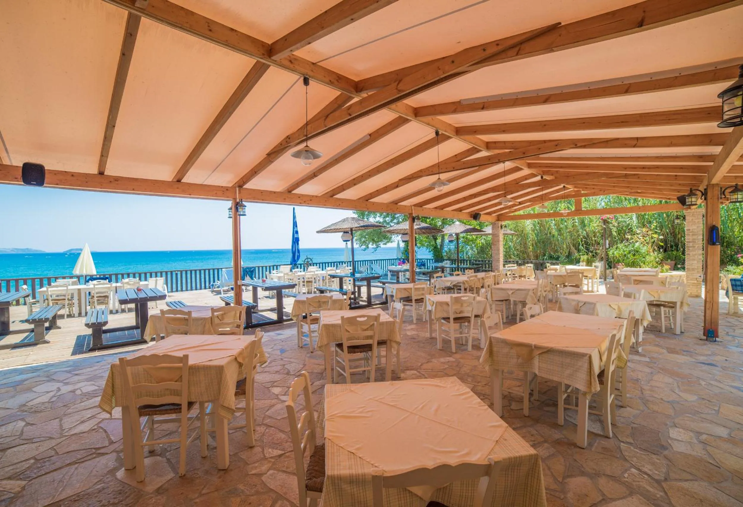 Restaurant/places to eat in Porto Koukla Beach