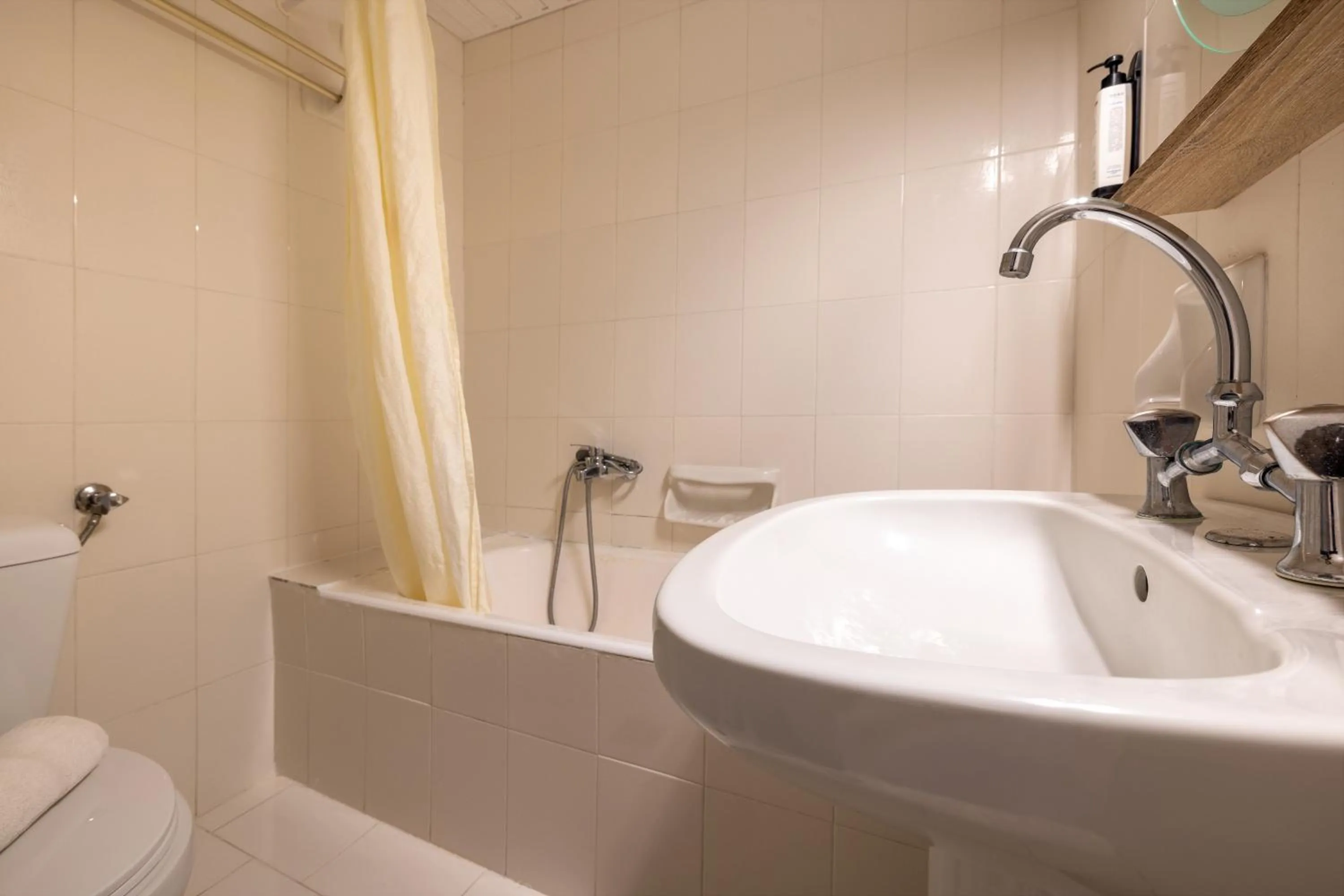 Bathroom in Porto Koukla Beach