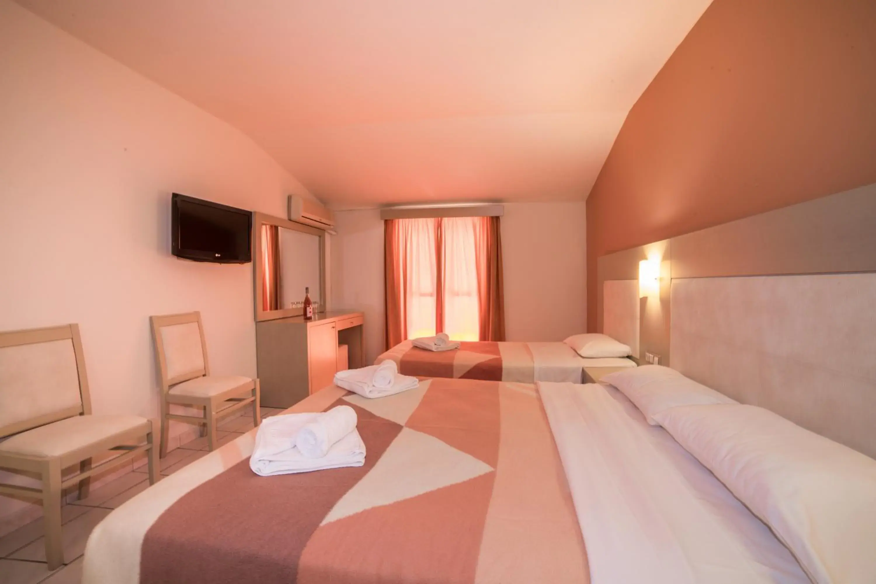 Triple Room in Porto Koukla Beach Triple Room in Porto Koukla Beach