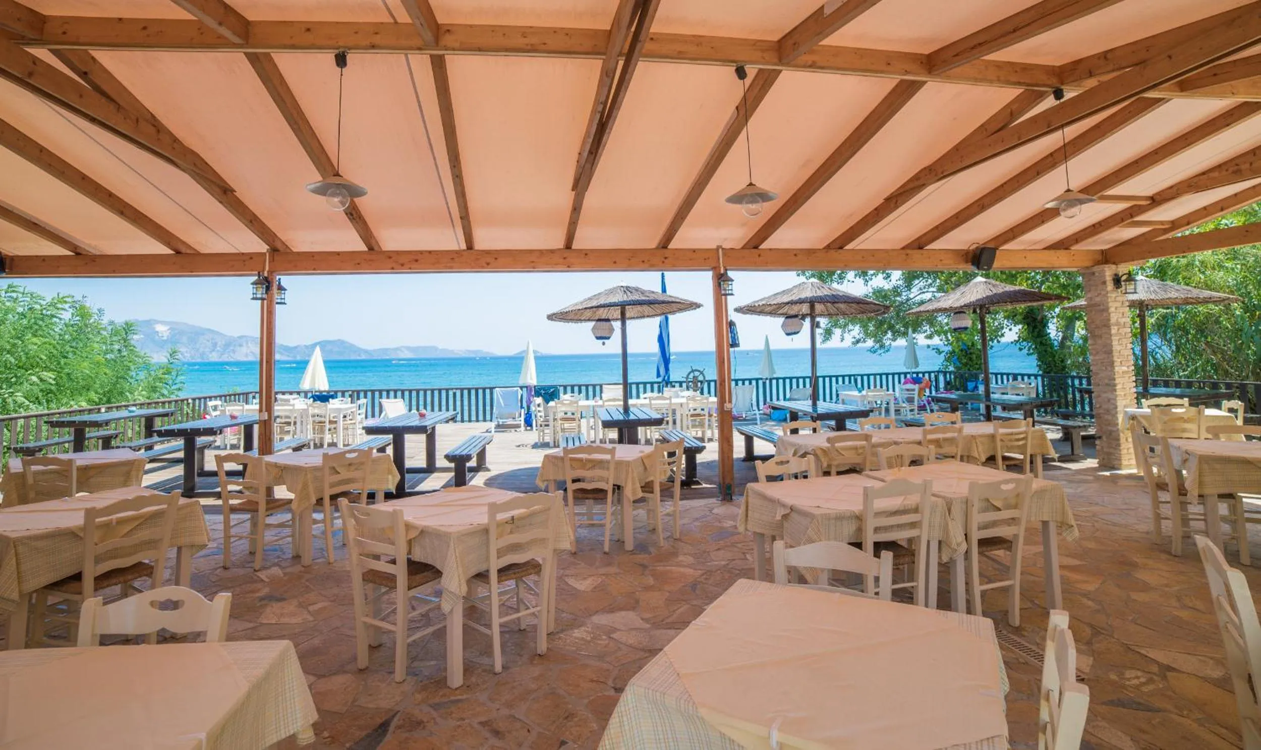 Restaurant/places to eat in Porto Koukla Beach