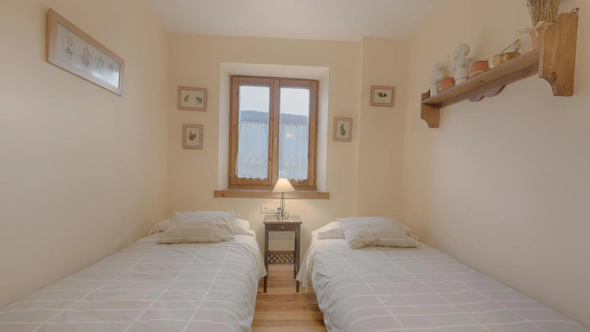 Bed in Saplan Real Estate PLETA NHEU
