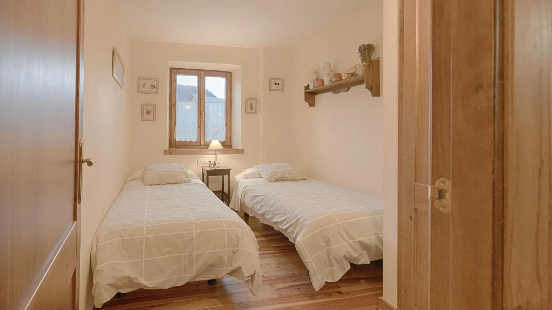 Bed in Saplan Real Estate PLETA NHEU