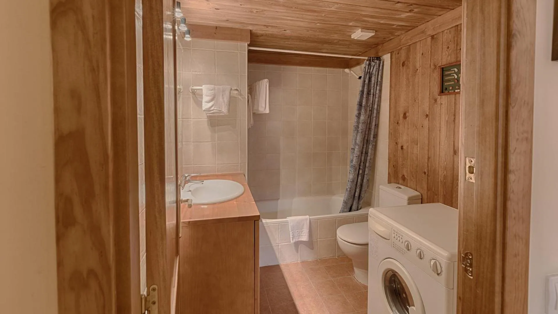 Saplan Real Estate PLETA NHEU