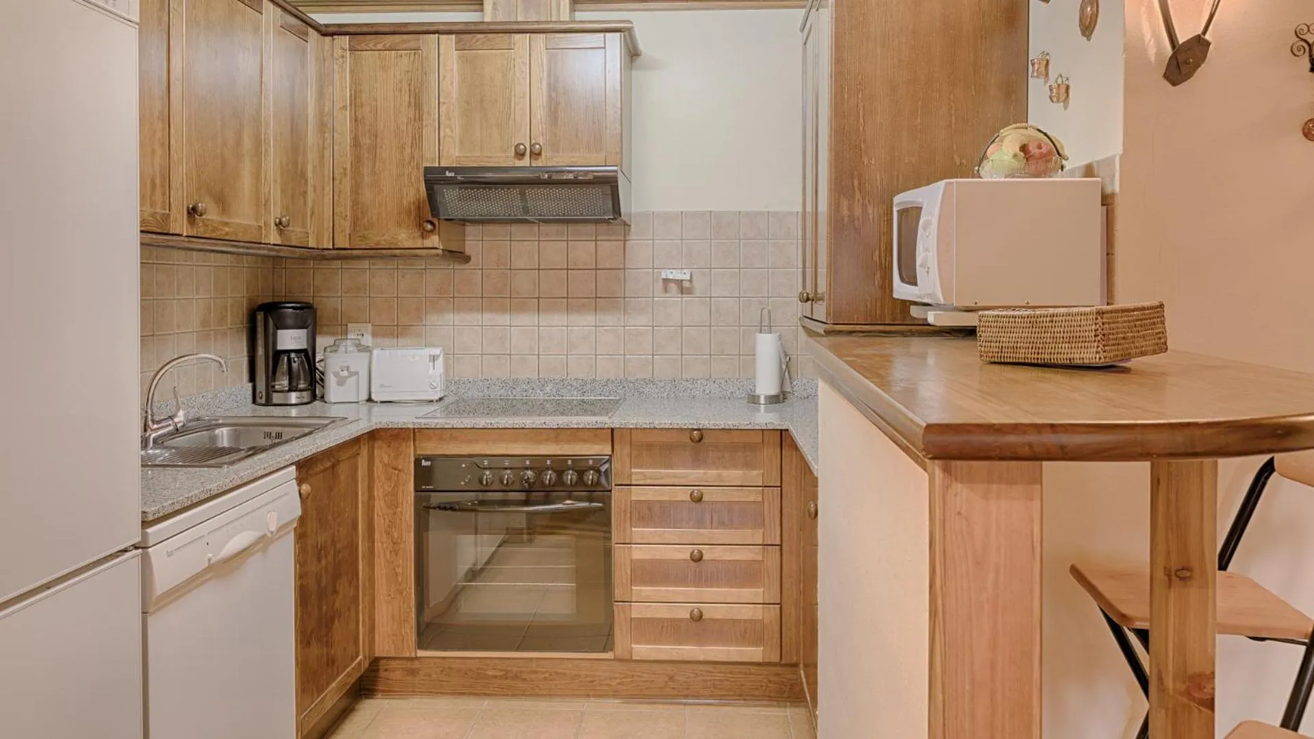 Saplan Real Estate PLETA NHEU