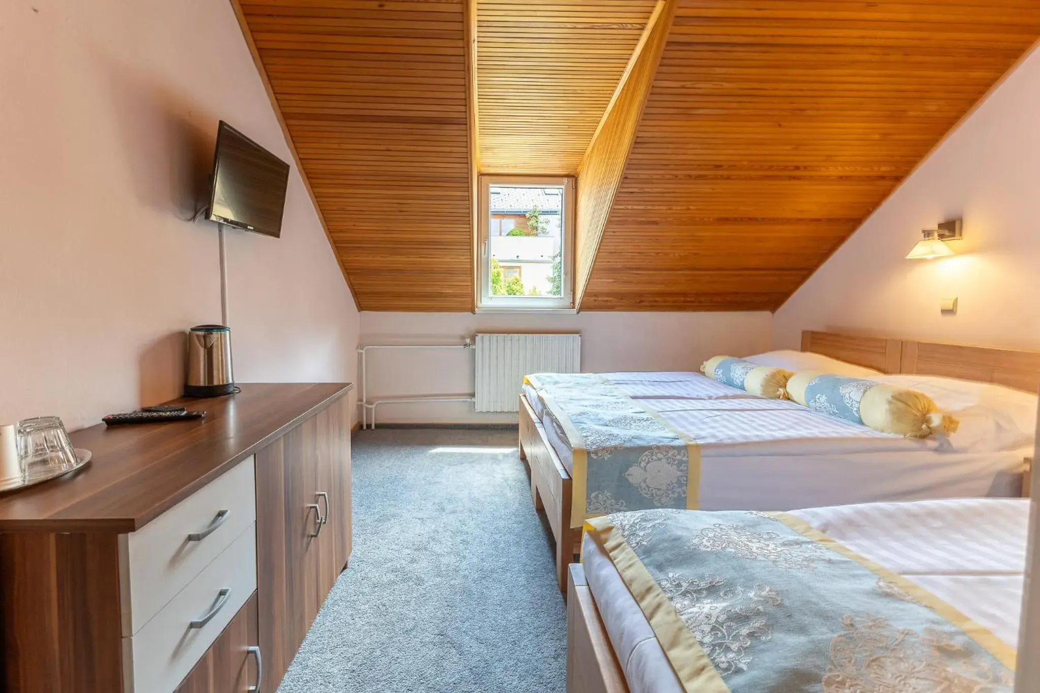 TV and multimedia, Bed in Hotel Wilhelm TV and multimedia, Bed in Hotel Wilhelm