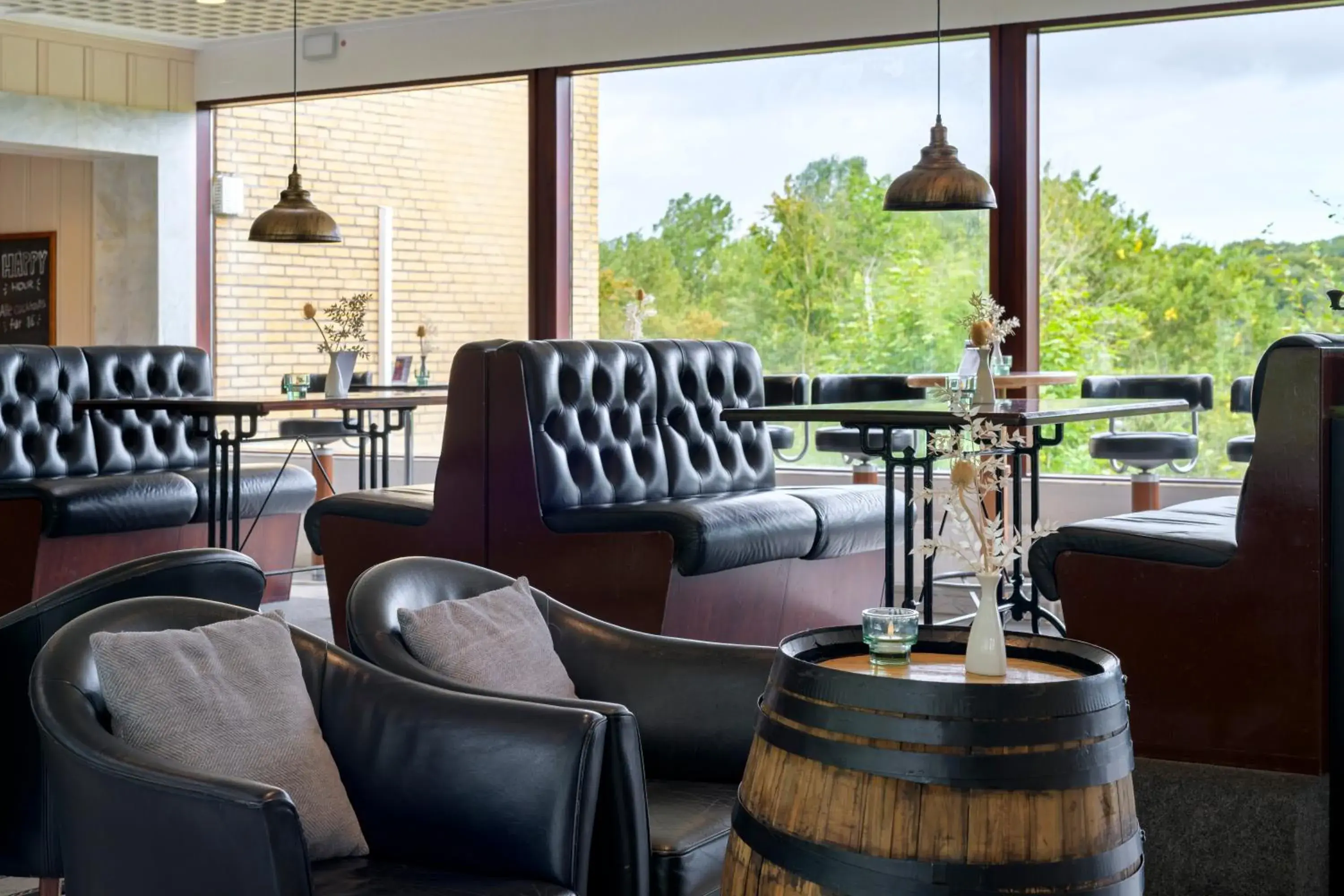Lounge or bar in Hotel des Nordens Flensburg Wellness & Spa Lounge or bar in Hotel des Nordens Flensburg Wellness & Spa